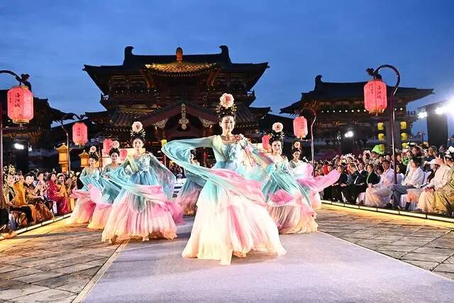 华服绽芳华国风耀九洲—— 老城区 “花开中国・礼遇洛阳”九洲池华服盛典圆满落幕