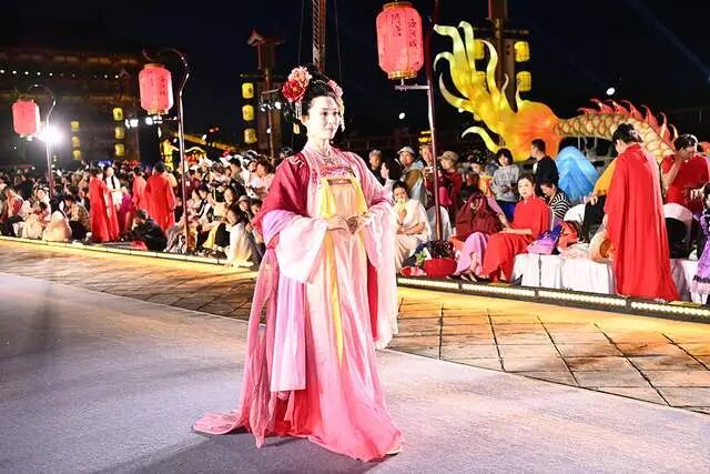 华服绽芳华国风耀九洲—— 老城区 “花开中国・礼遇洛阳”九洲池华服盛典圆满落幕