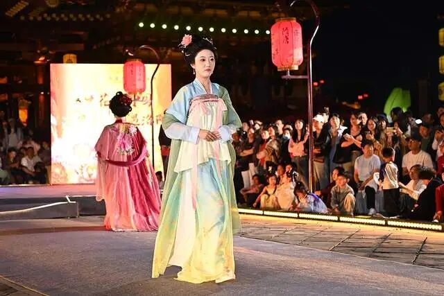 华服绽芳华国风耀九洲—— 老城区 “花开中国・礼遇洛阳”九洲池华服盛典圆满落幕