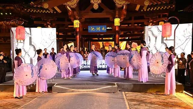 华服绽芳华国风耀九洲—— 老城区 “花开中国・礼遇洛阳”九洲池华服盛典圆满落幕