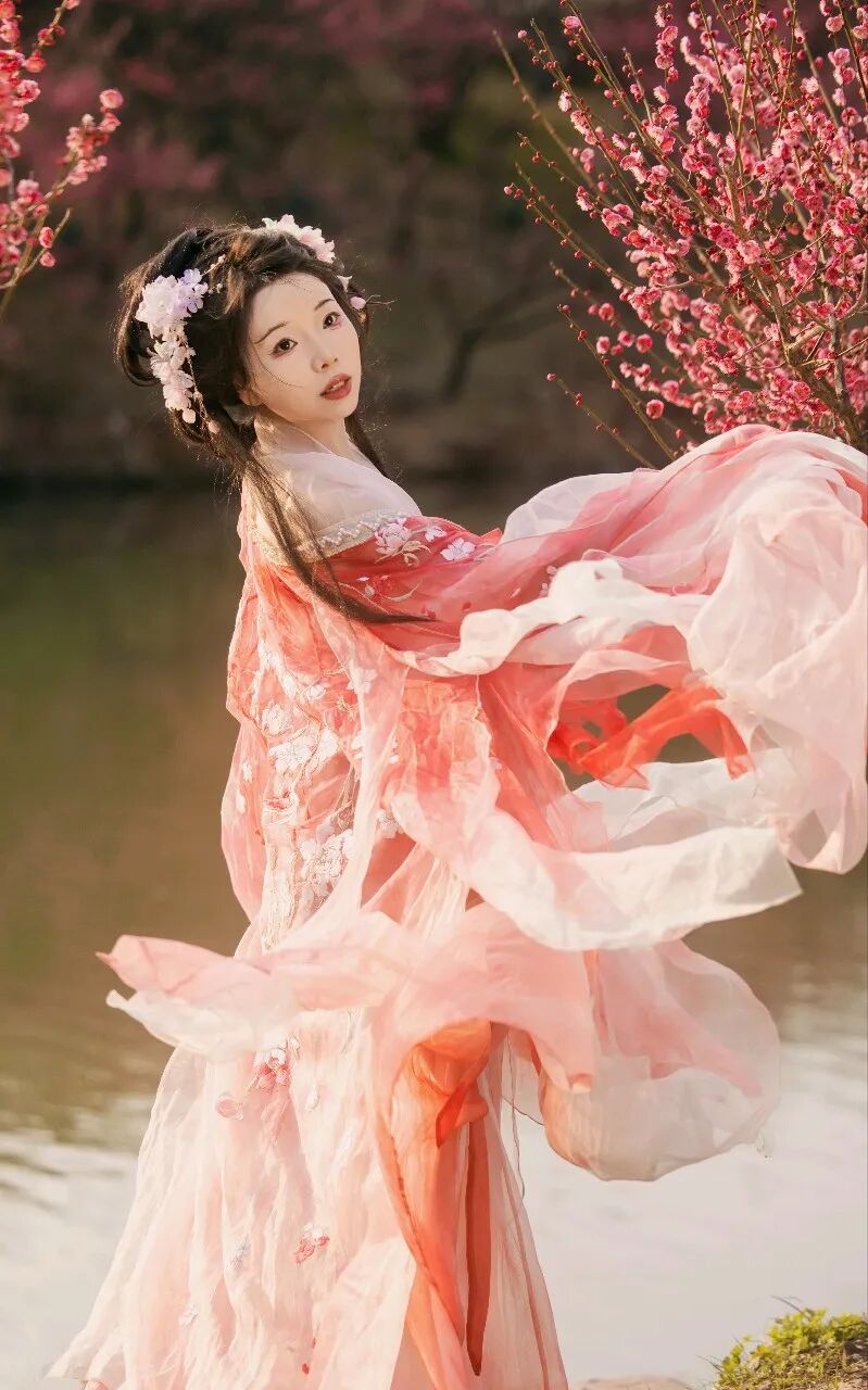转身回眸