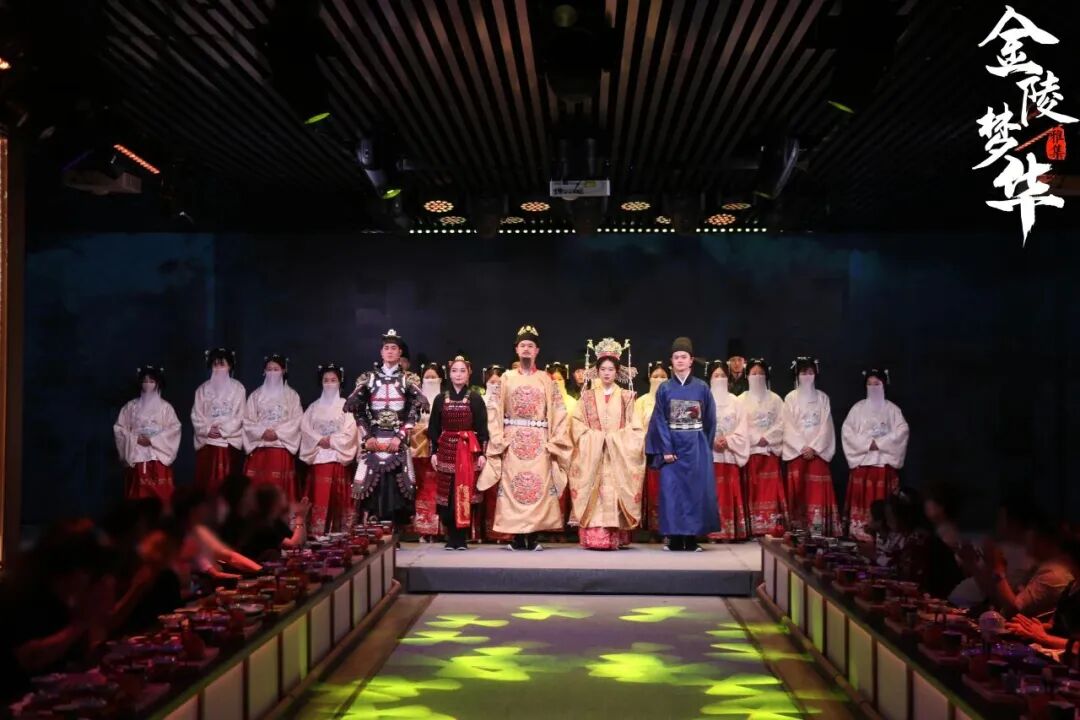 假日秦淮游|一袭汉服美,吸睛又吸金 假日秦淮游|一袭汉服美,吸睛又吸金