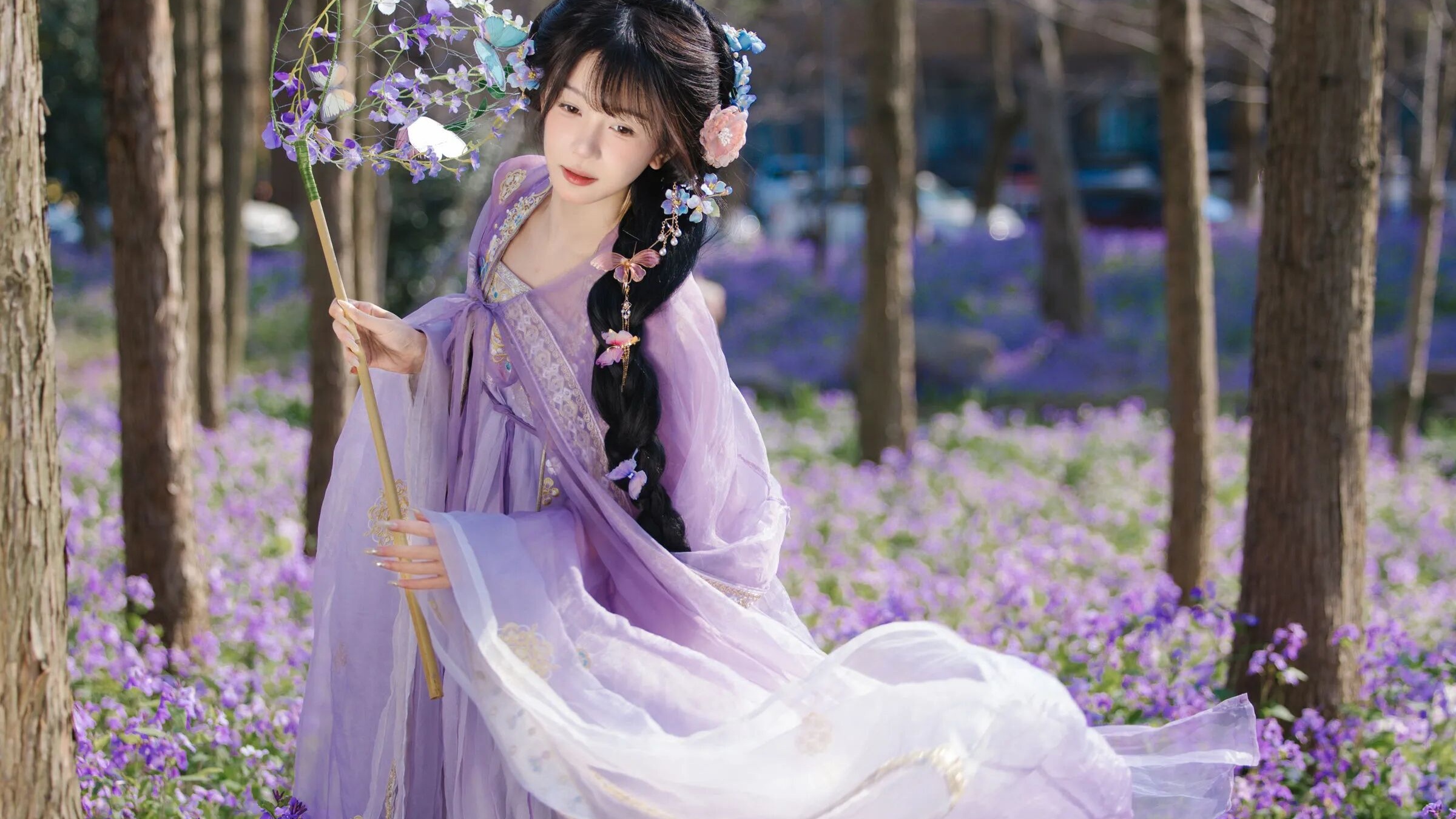 紫色花海｜淡紫汉服花伞团扇拍出仙气古风