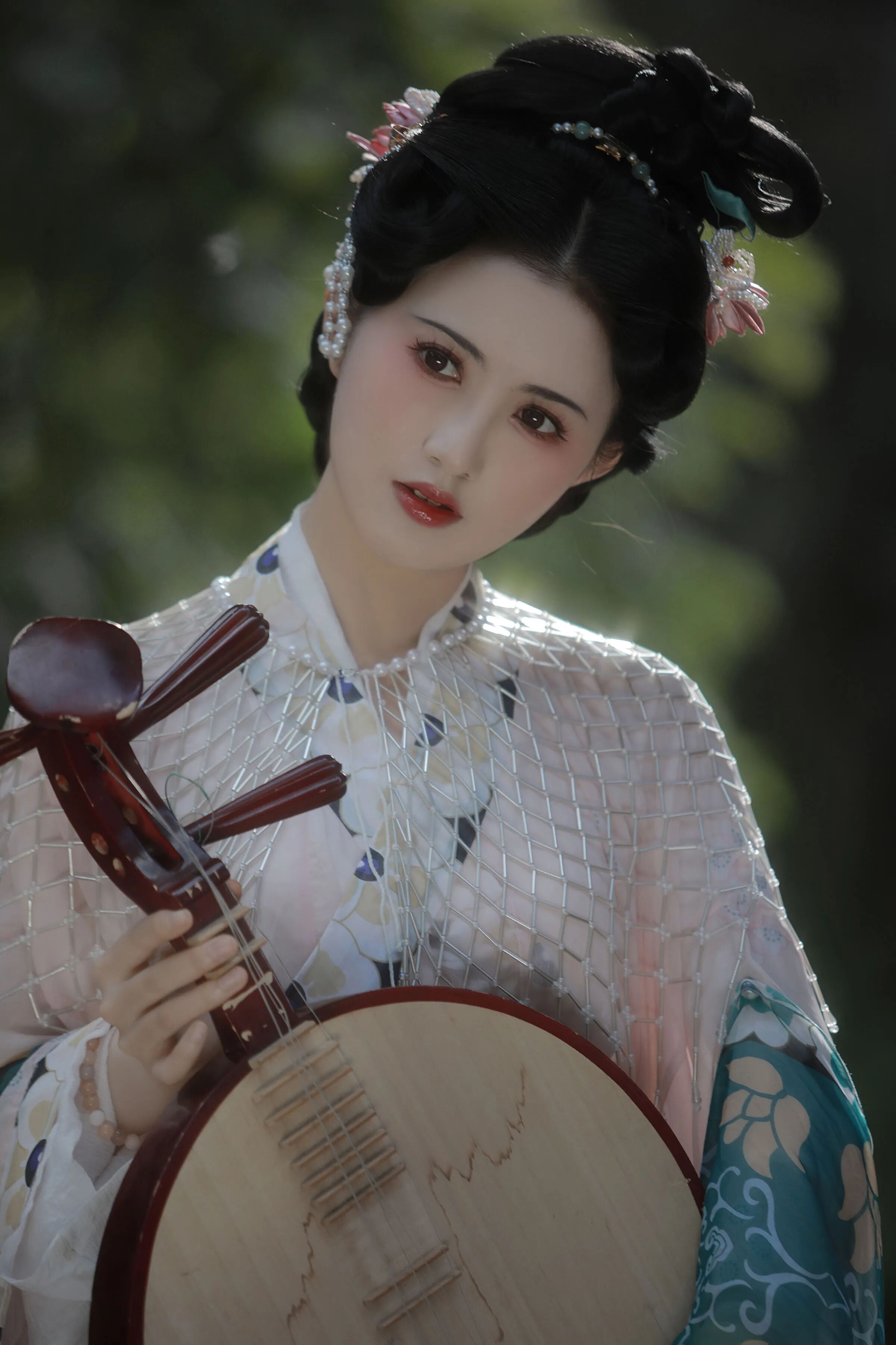 石门作框,三分处立人