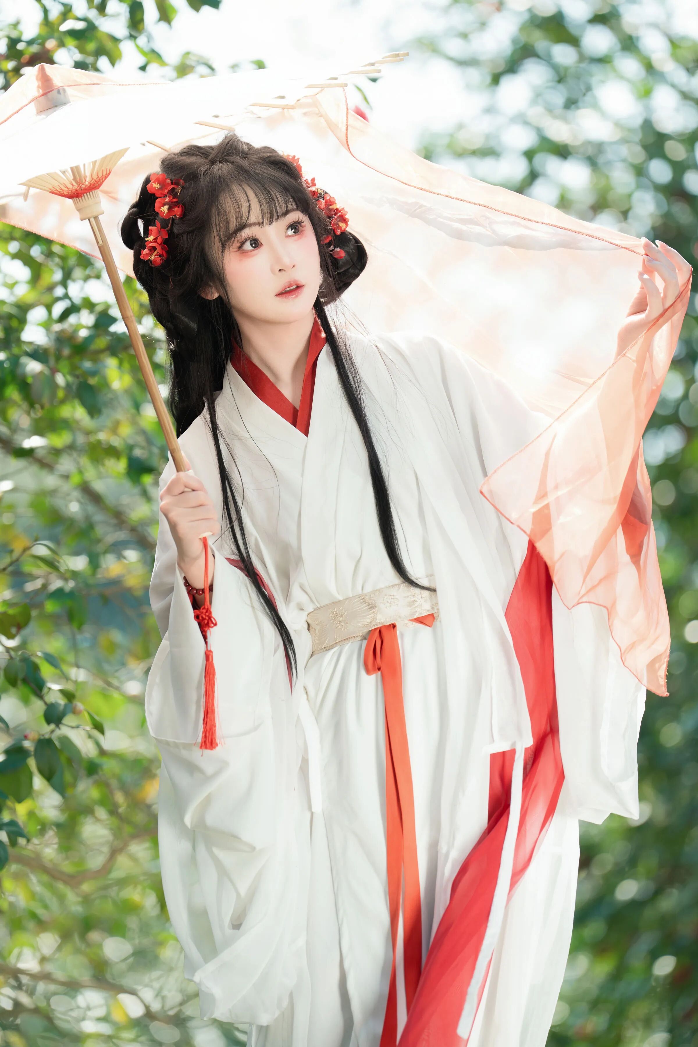 02 举伞仰面,借伞骨引眸