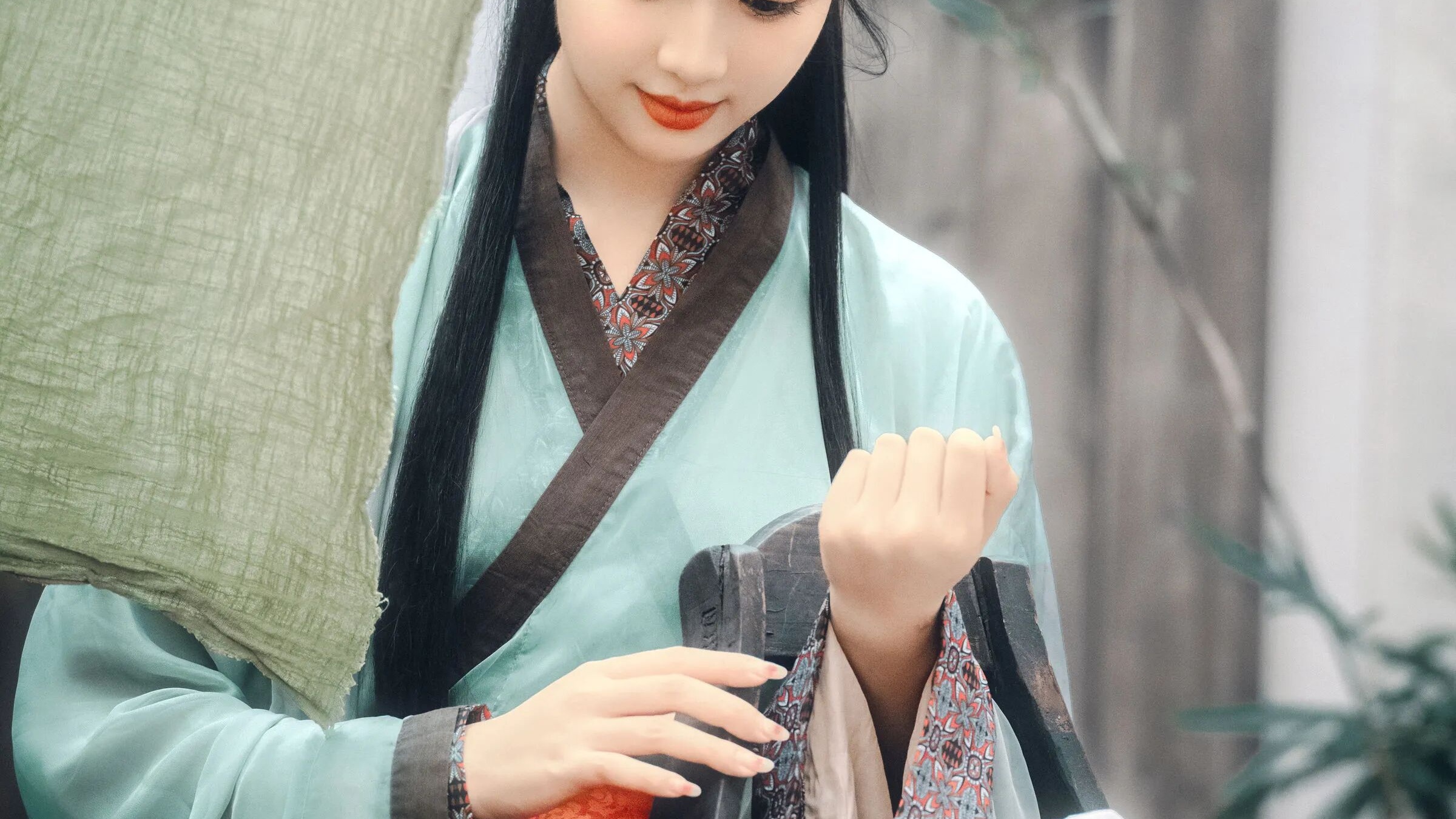 【汉服写真】青绿交领配木桶白布,双人浣纱拍出劳作诗意