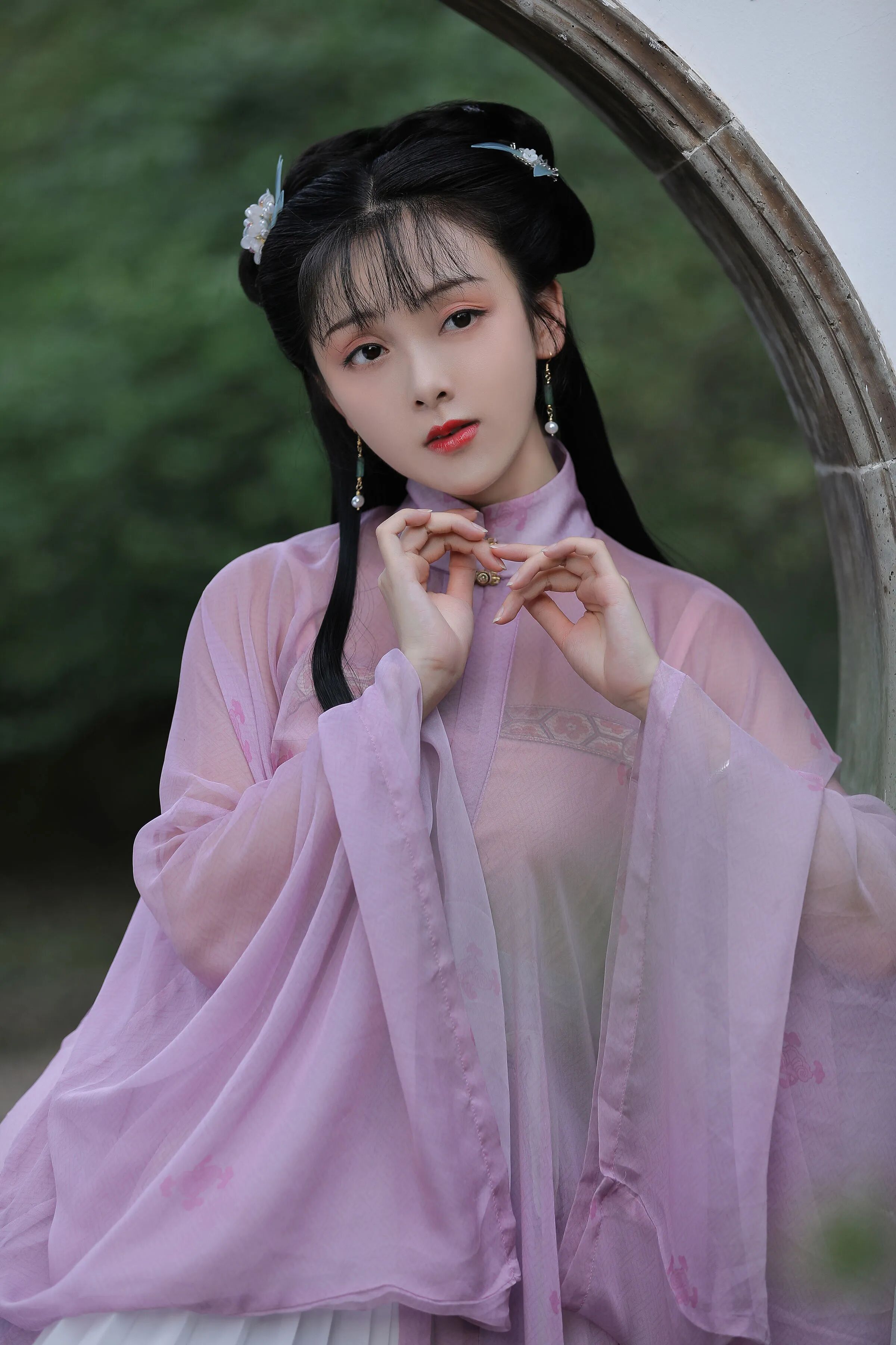 捏襟抬手