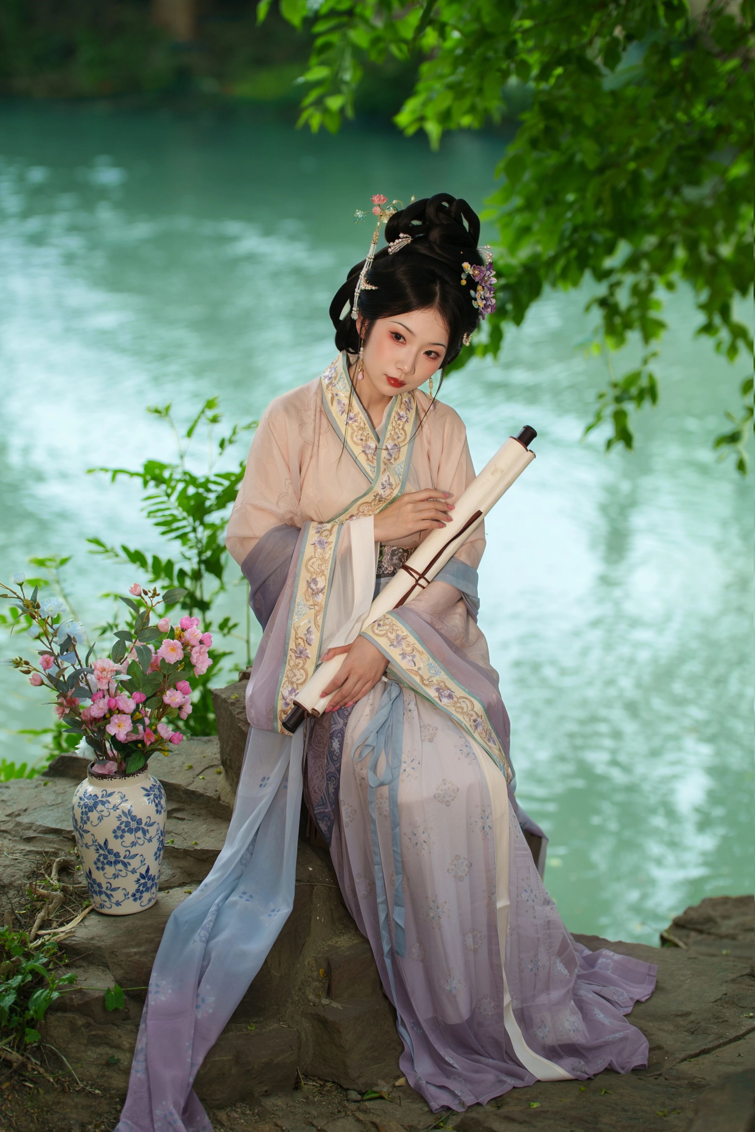【汉服写真】魏晋仙风宋韵淡颜:清风裹袖,一眼封神的东方留白