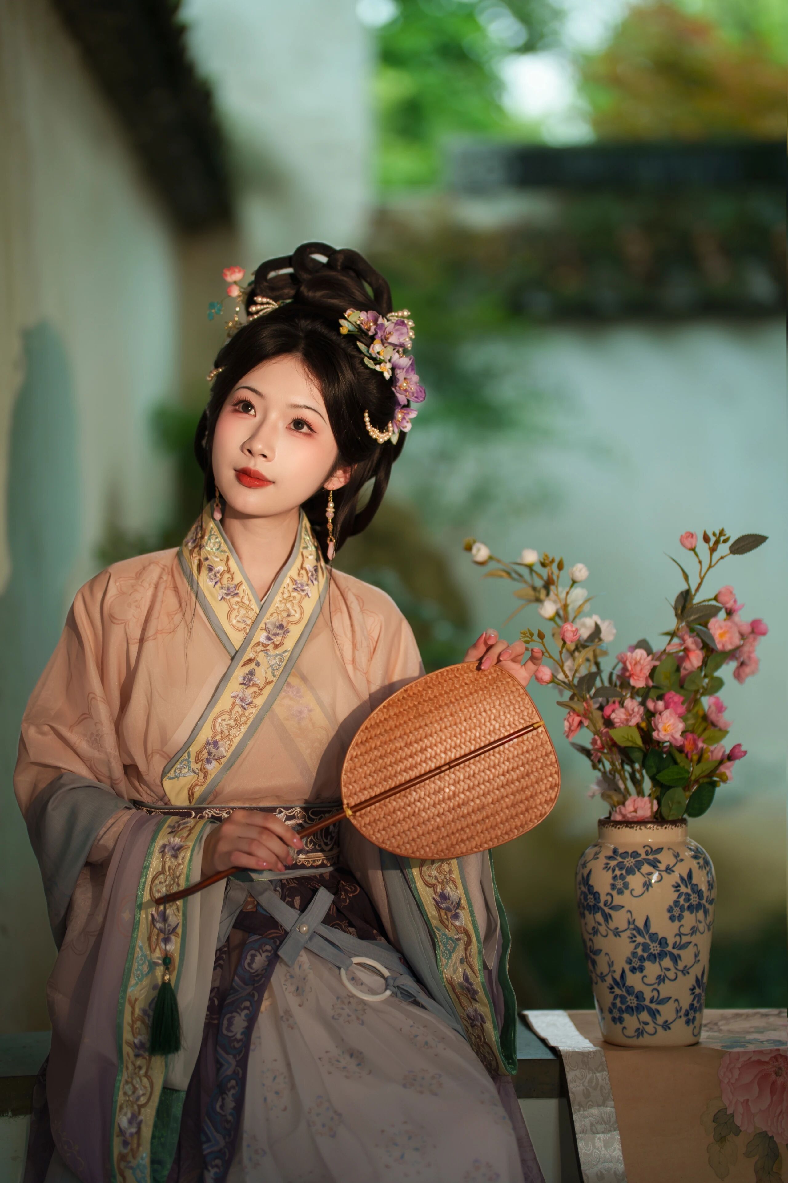 【汉服写真】魏晋仙风宋韵淡颜:清风裹袖,一眼封神的东方留白