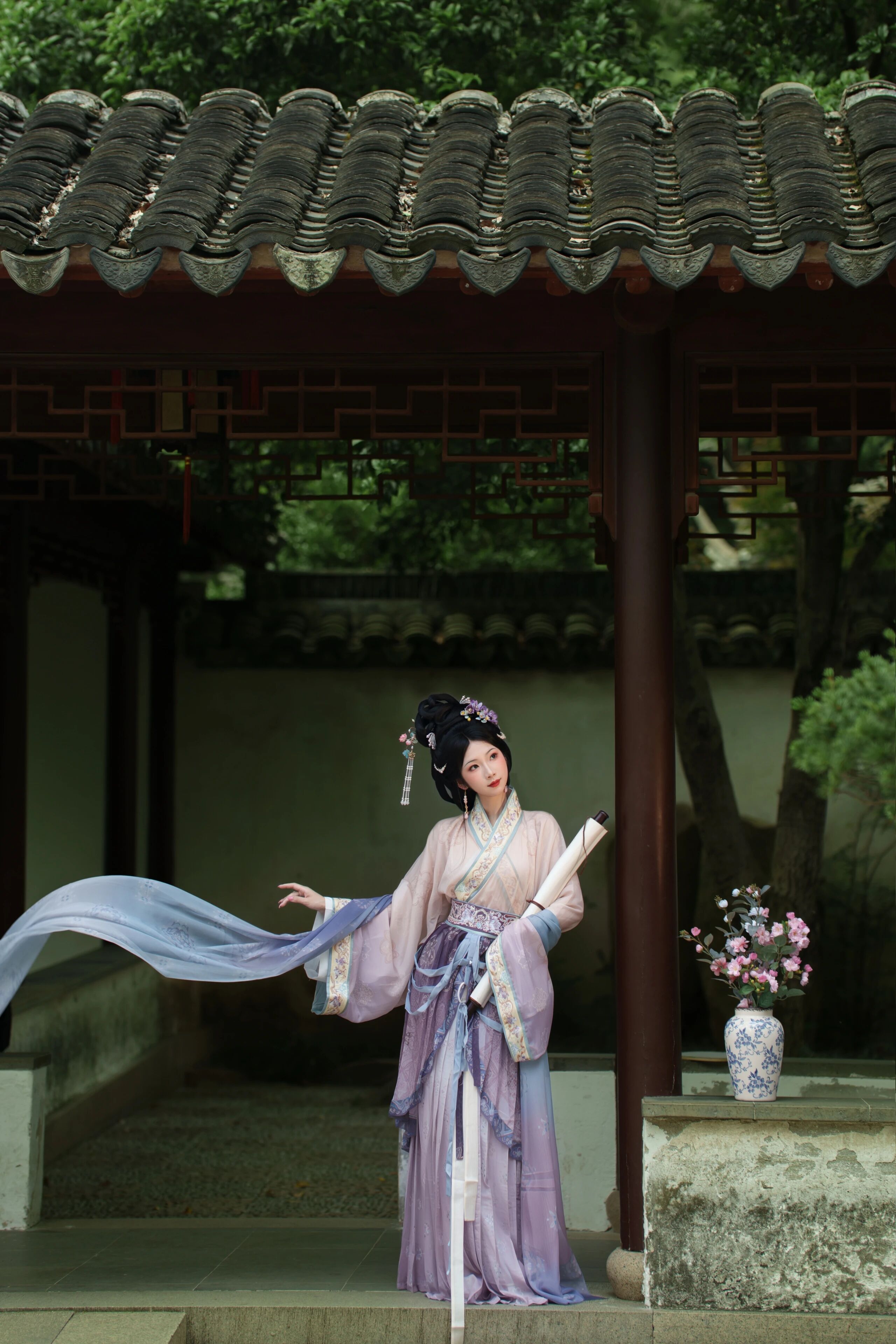 【汉服写真】魏晋仙风宋韵淡颜:清风裹袖,一眼封神的东方留白