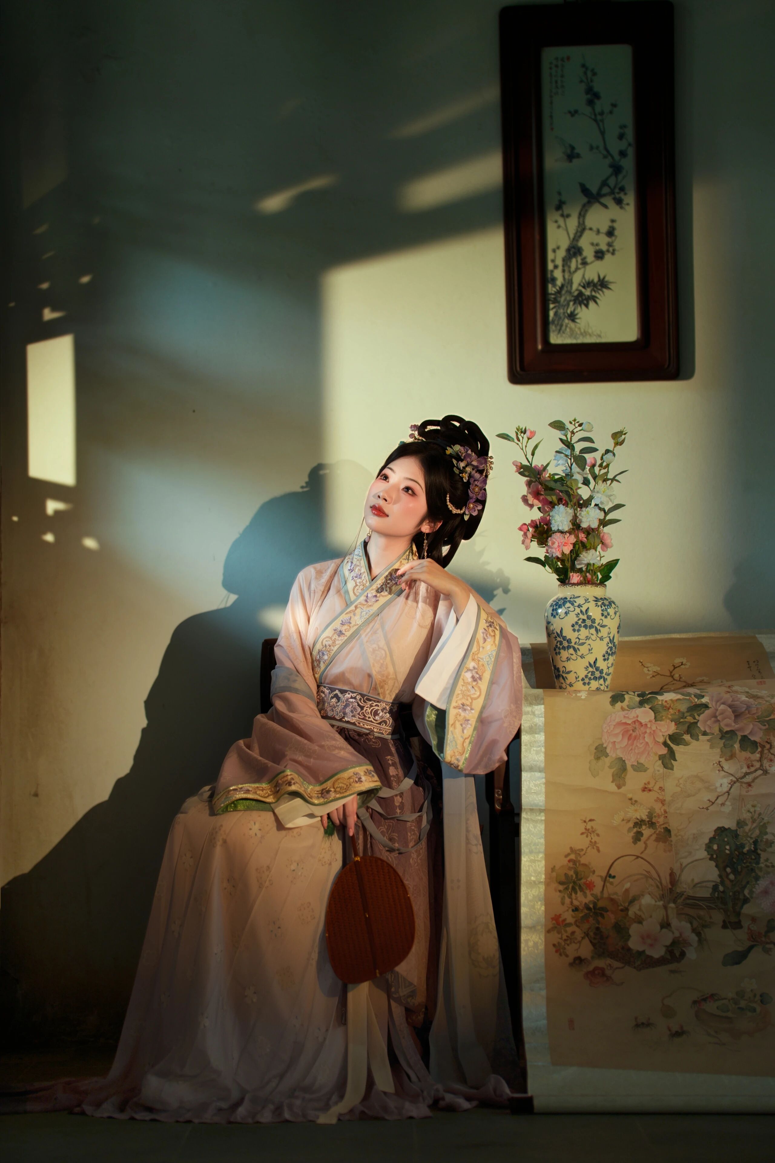 【汉服写真】魏晋仙风宋韵淡颜:清风裹袖,一眼封神的东方留白