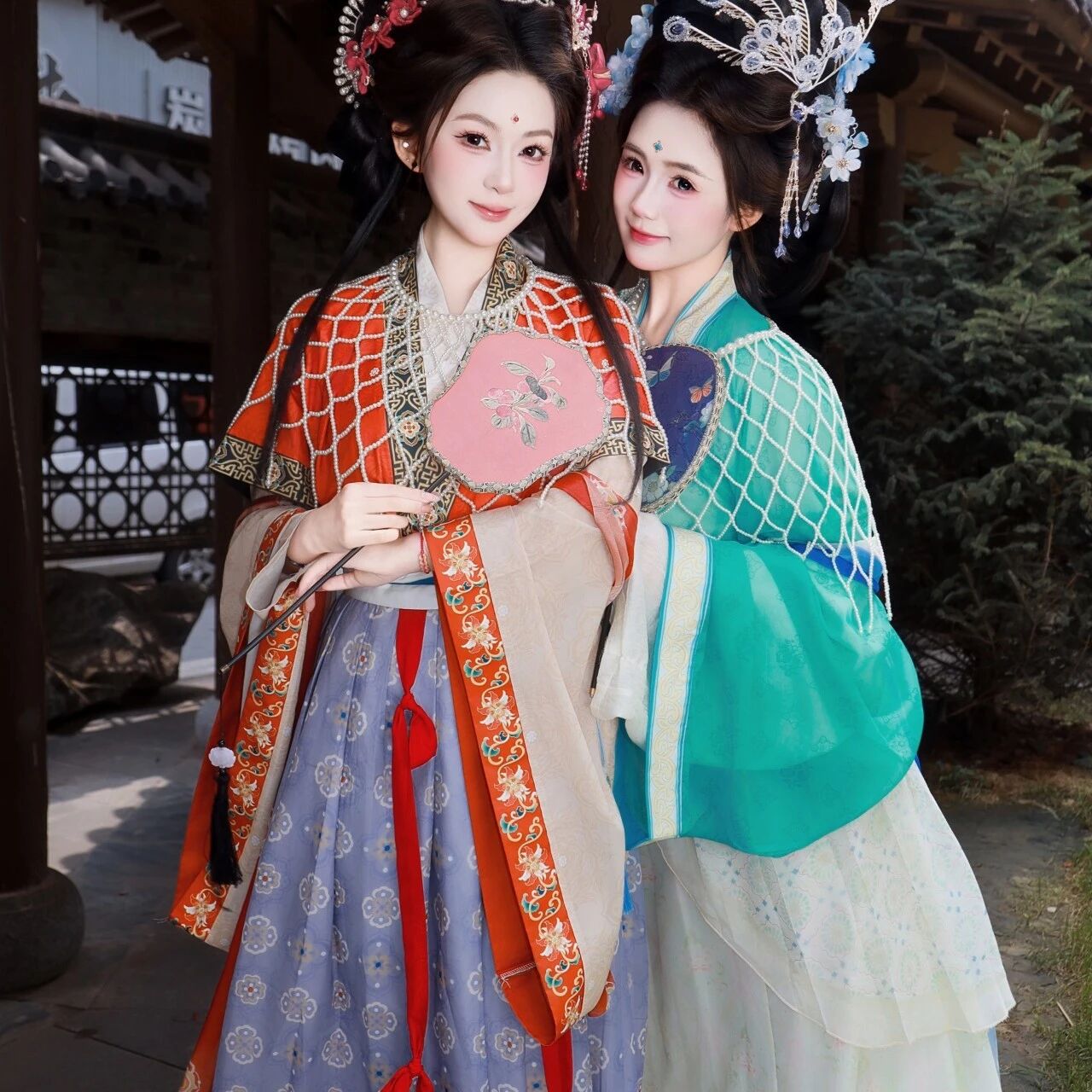 【汉服写真】双姝沐禧:高定小神仙同游,一袭罗衣并立春风里