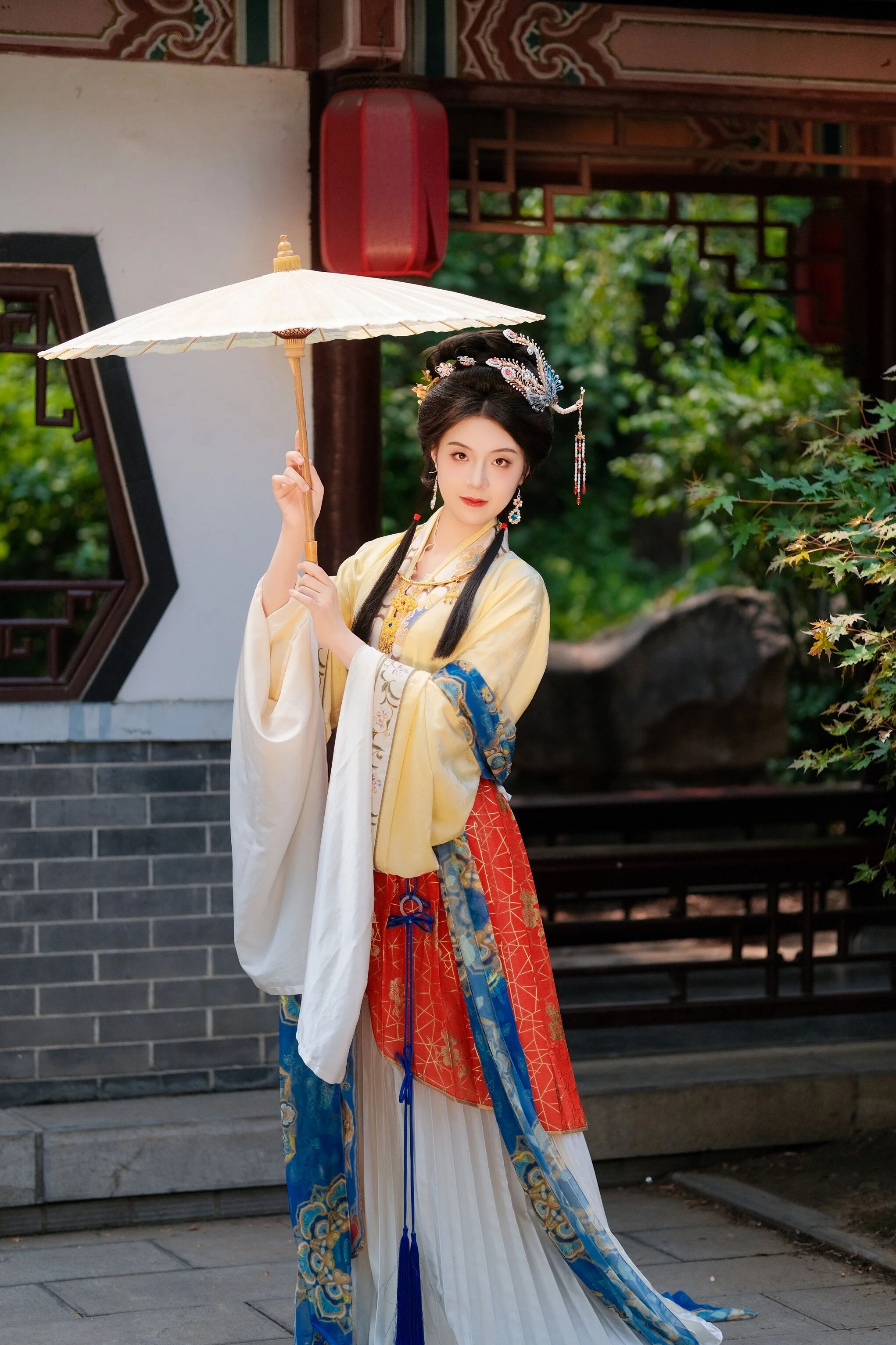 【汉服写真】梦回红楼:小姐裙裾翩跹,宛如绢中仙娥