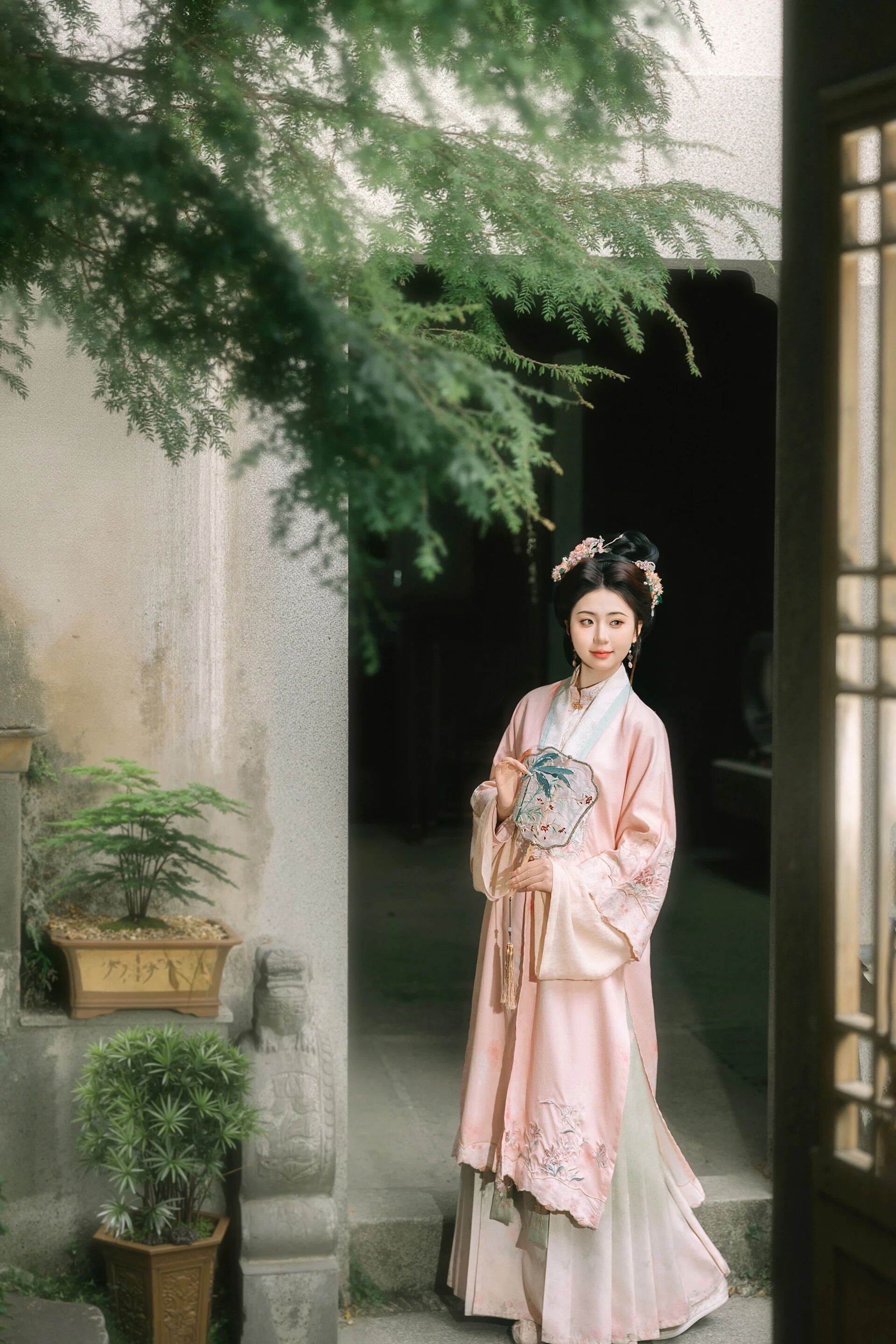 巧笑倩兮美目盼:汉服仕女入画图,眉目里的诗经风雅