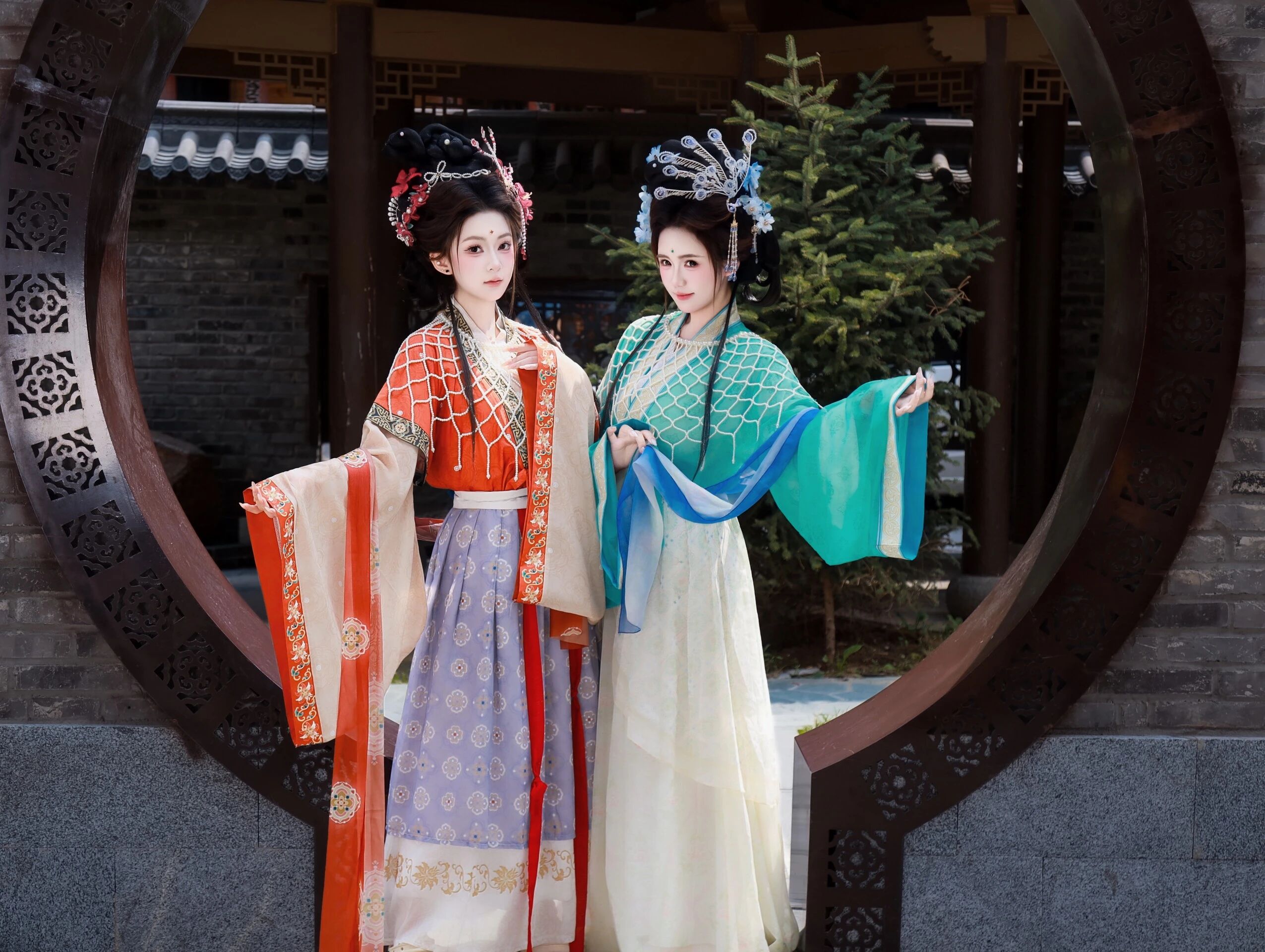【汉服写真】双姝沐禧:高定小神仙同游,一袭罗衣并立春风里
