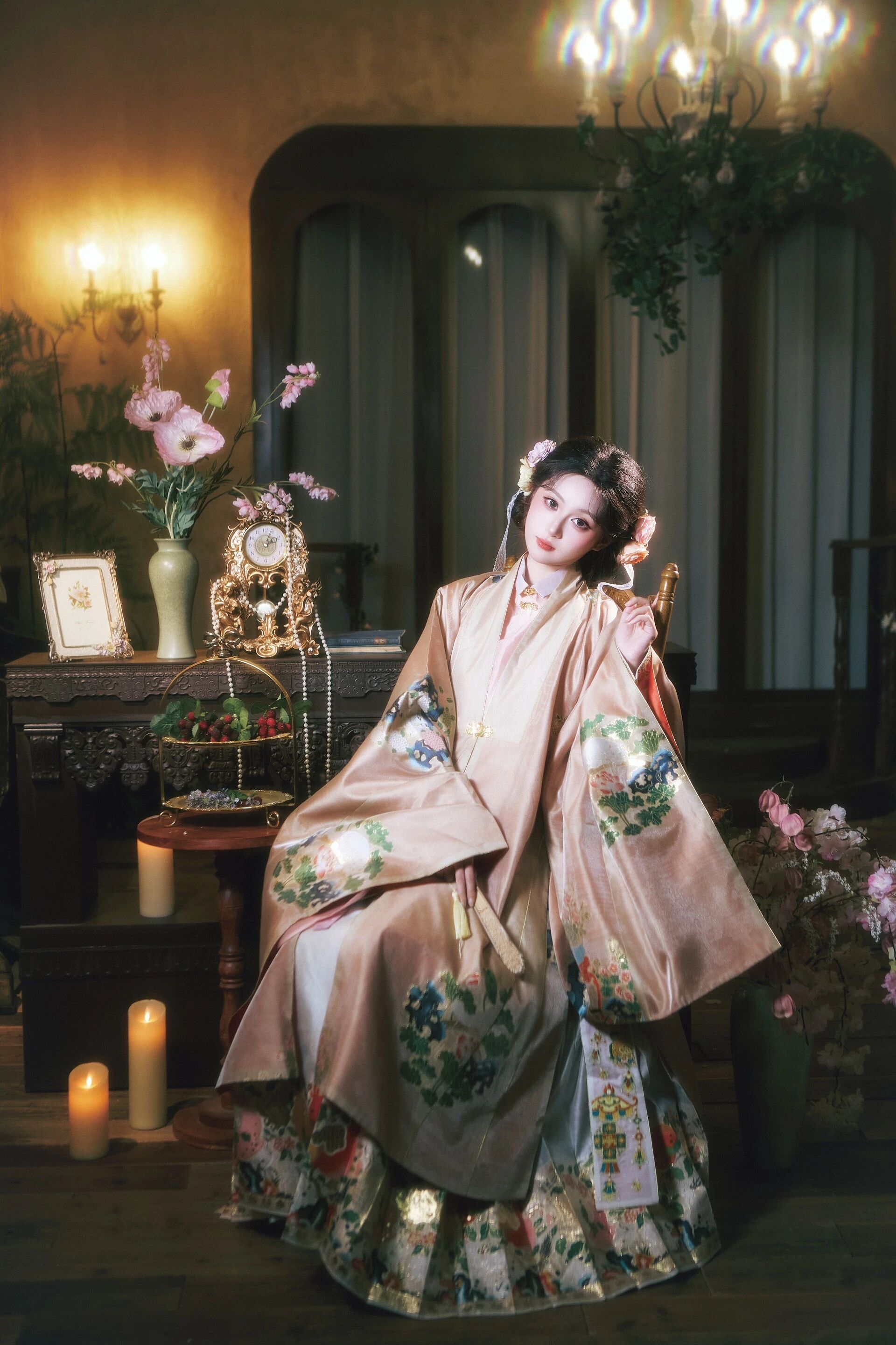 【汉服写真】明华堂汉洋折中花狸 撷一袭春日华裳