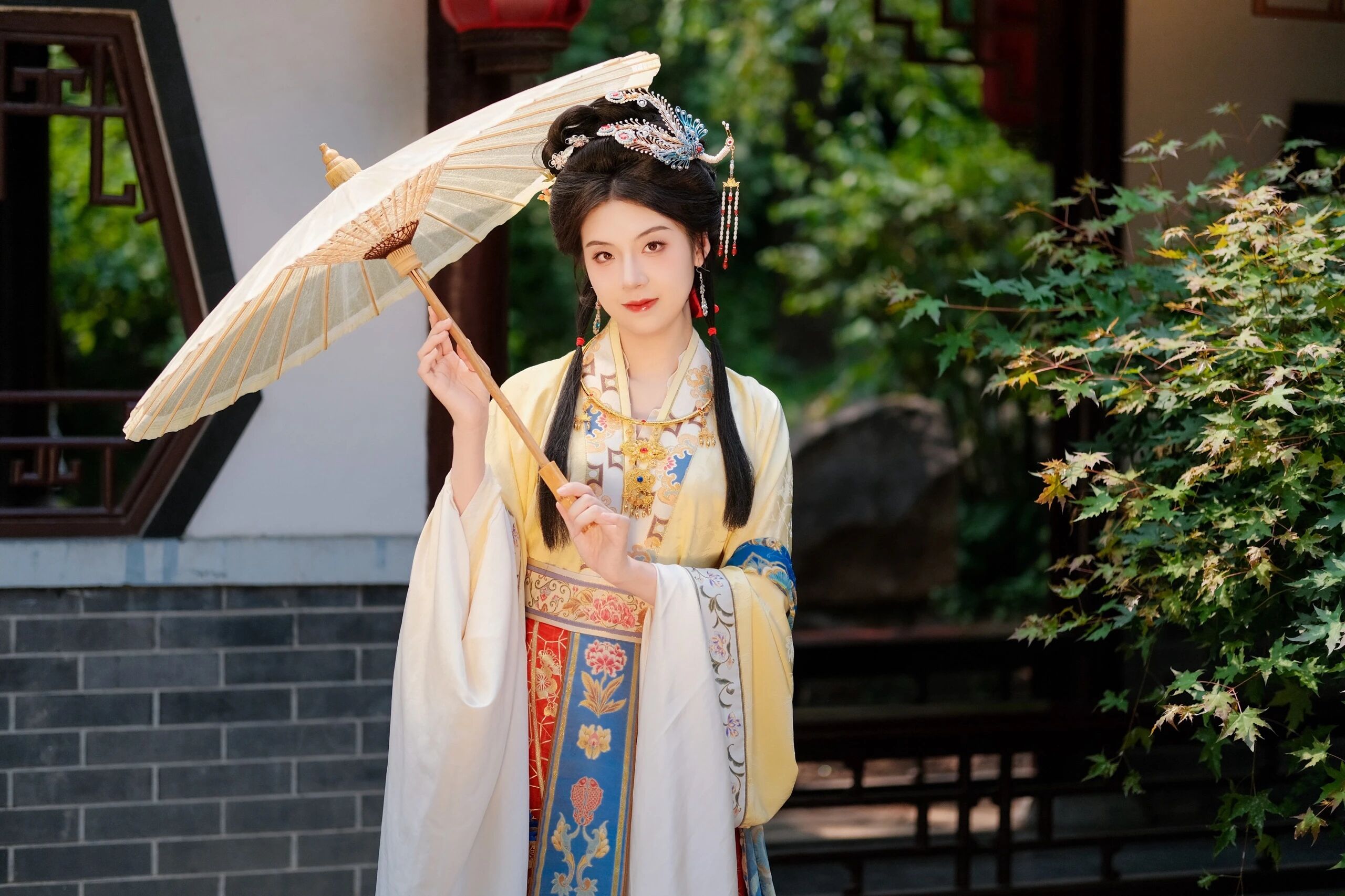 【汉服写真】梦回红楼:小姐裙裾翩跹,宛如绢中仙娥