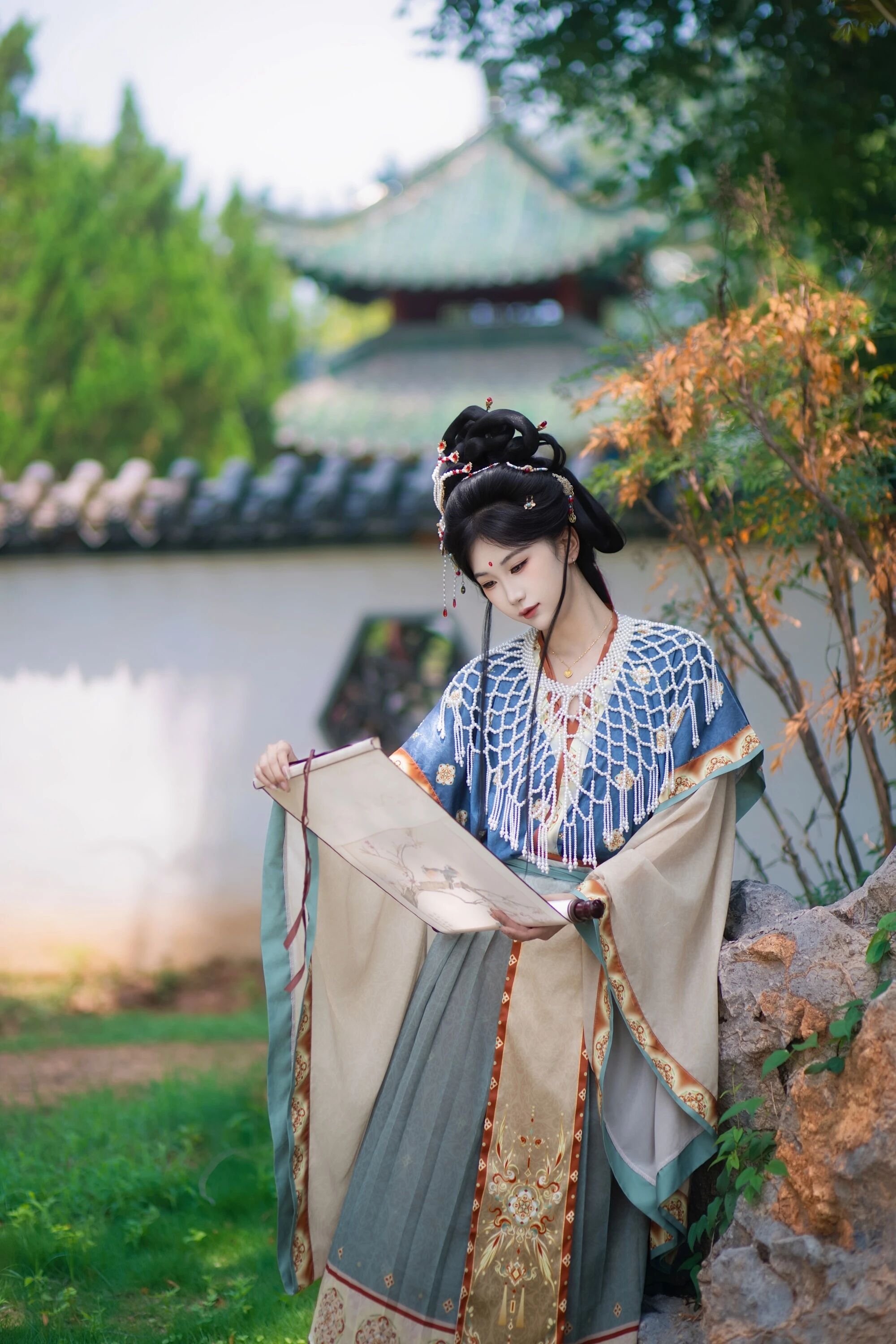 【汉服妆造】开封宋仕女:妆成汴京一梦,衣香鬓影入画来
