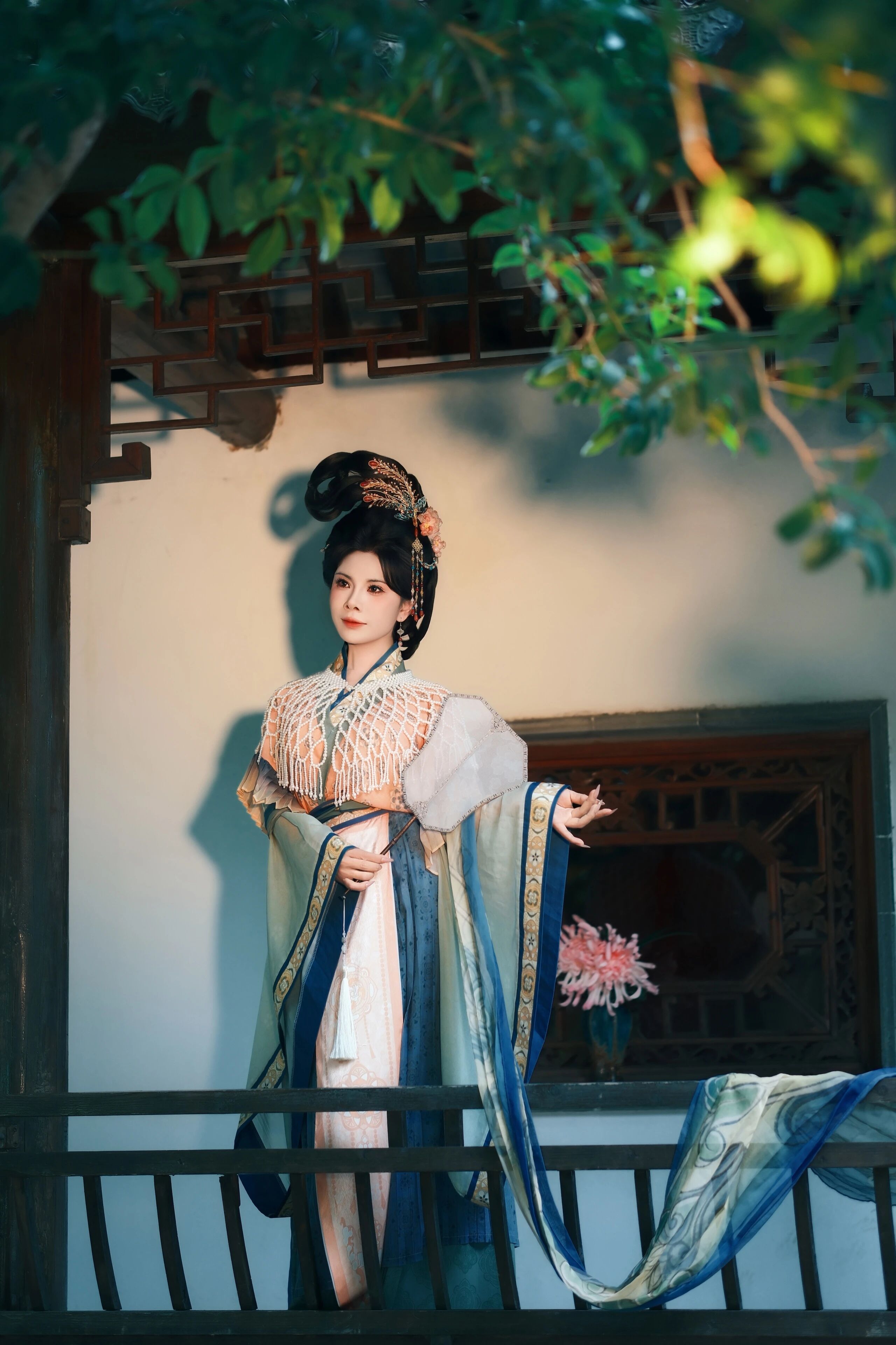 姑苏藏宋韵:宋制汉服漫步园林,衣袂拂过千年丹青