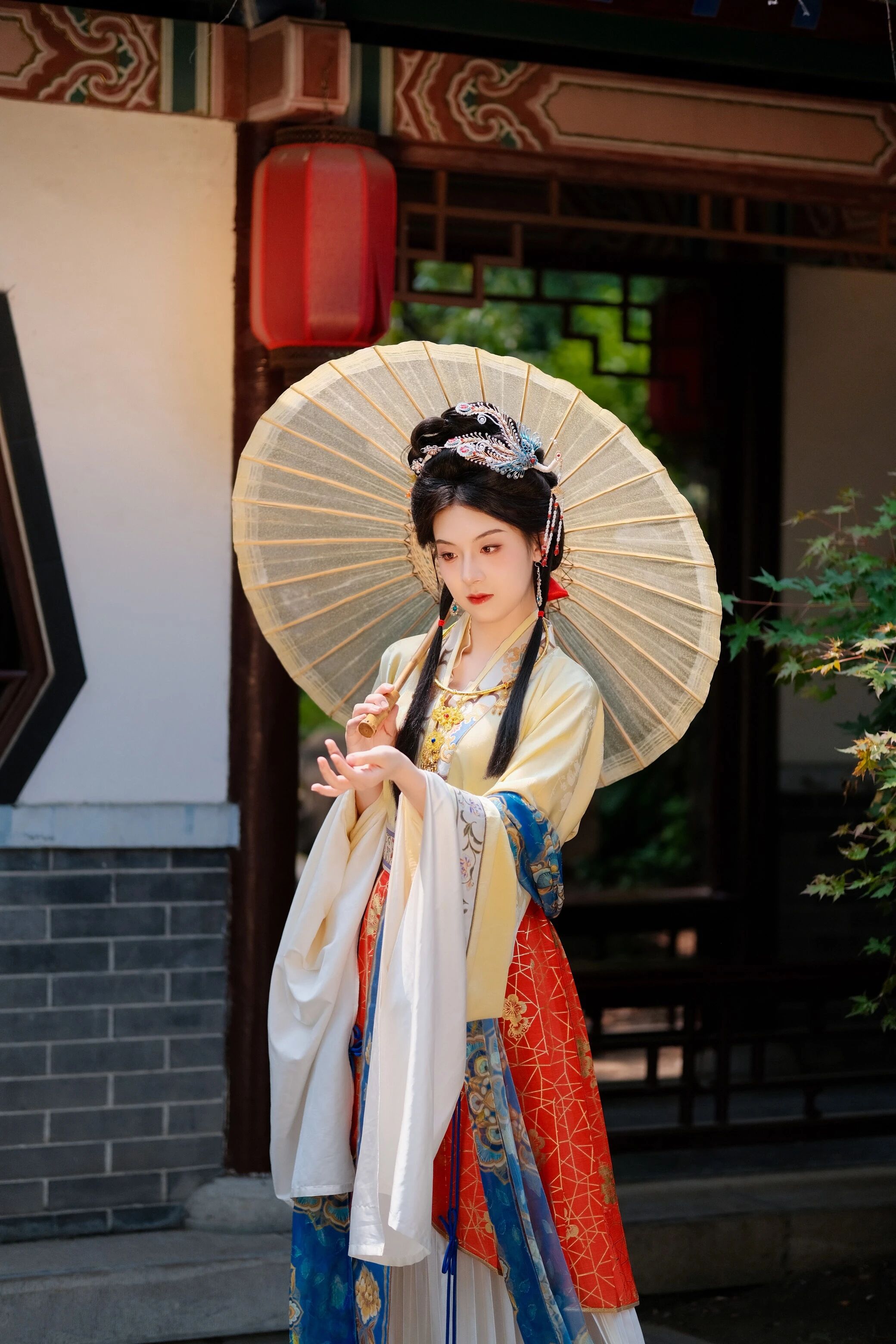 【汉服写真】梦回红楼:小姐裙裾翩跹,宛如绢中仙娥