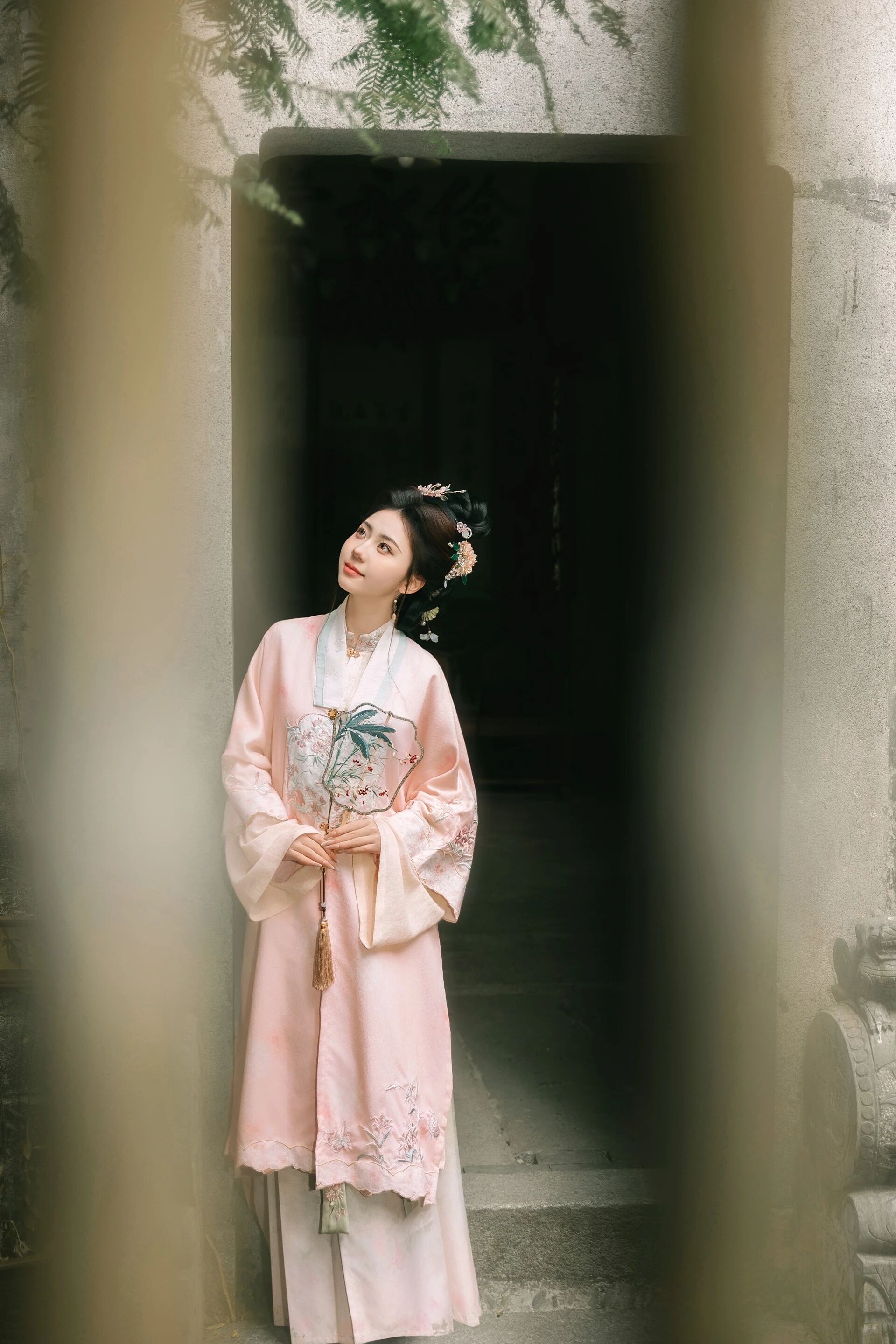 巧笑倩兮美目盼:汉服仕女入画图,眉目里的诗经风雅