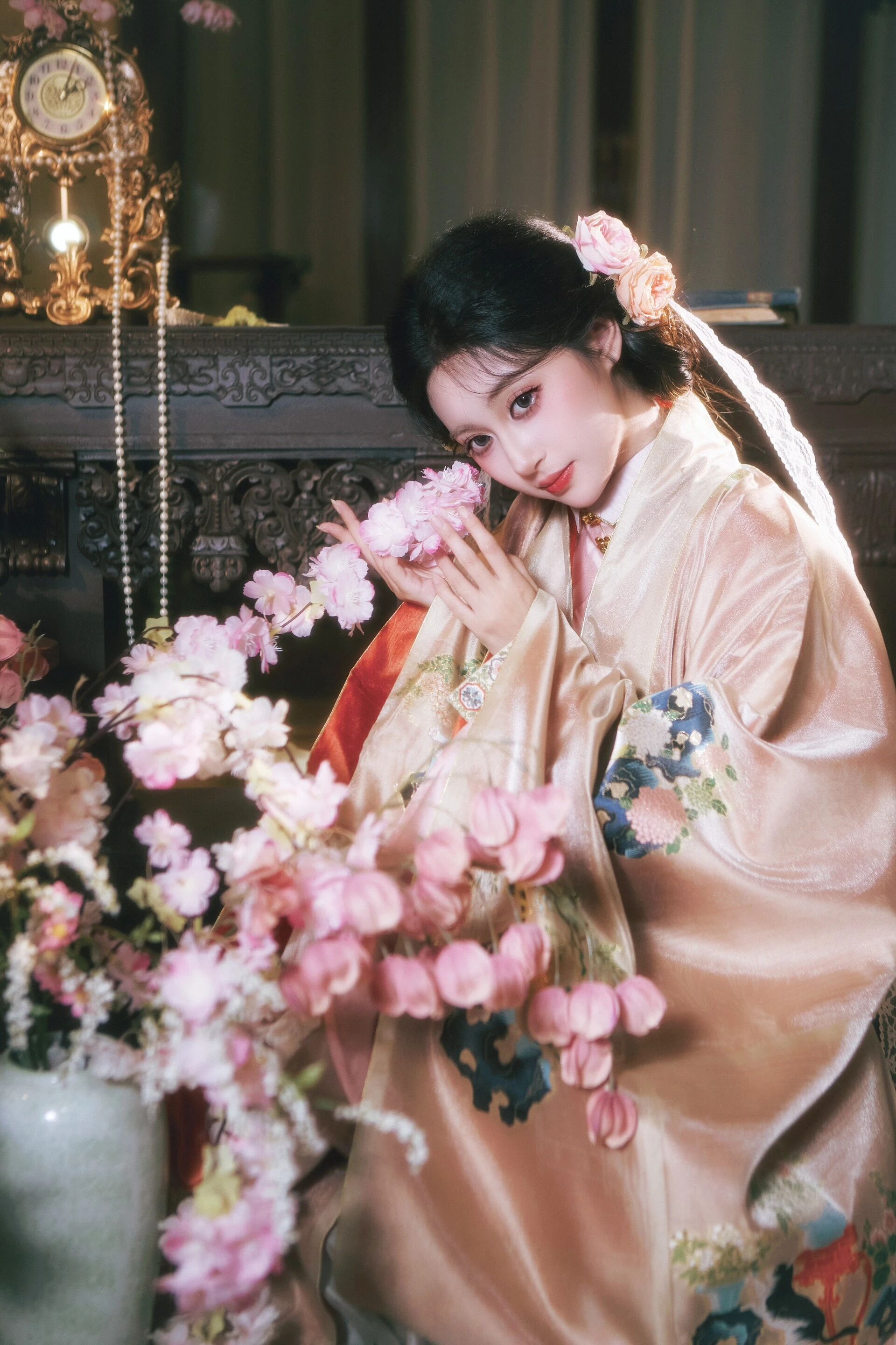 【汉服写真】明华堂汉洋折中花狸 撷一袭春日华裳