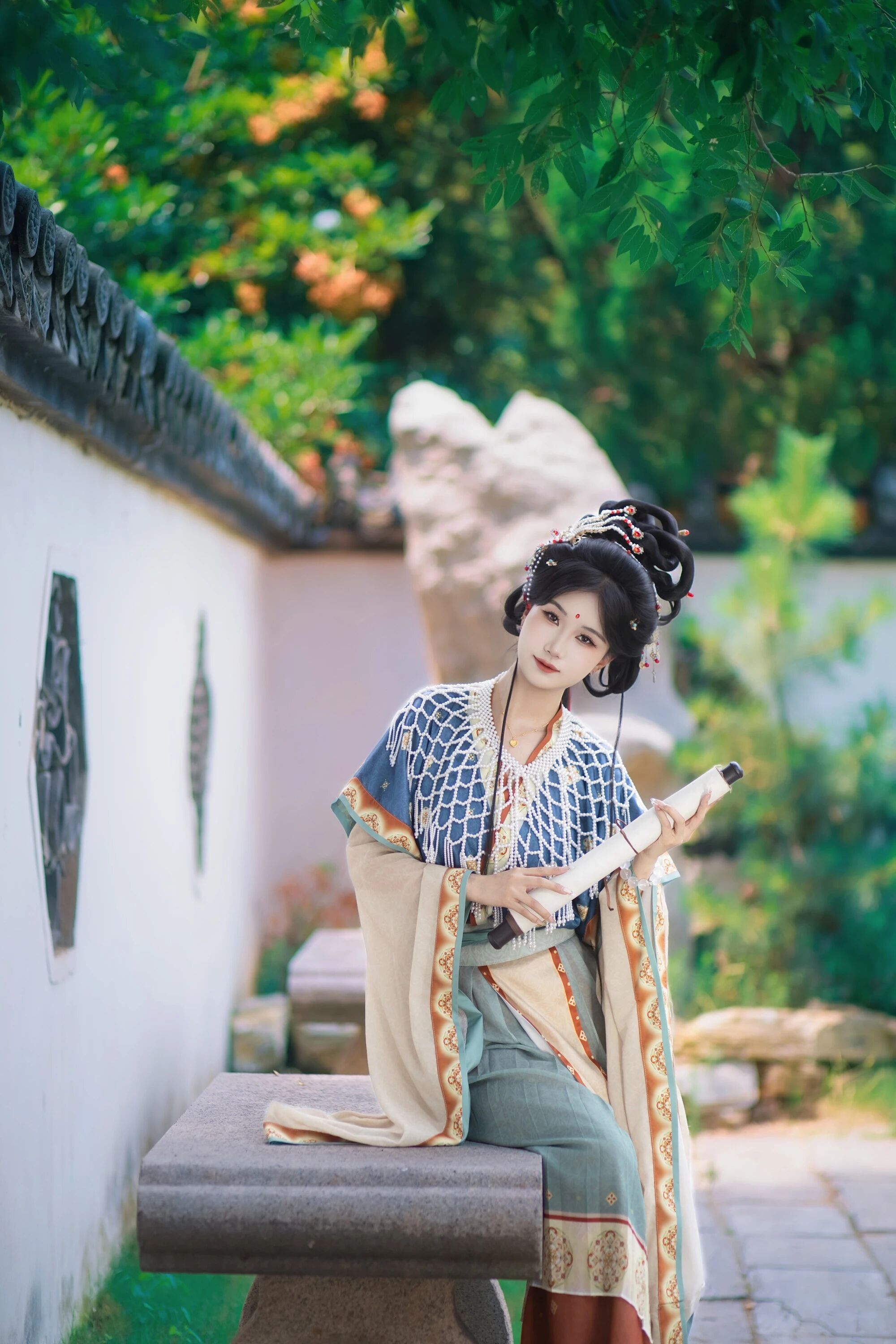 【汉服妆造】开封宋仕女:妆成汴京一梦,衣香鬓影入画来