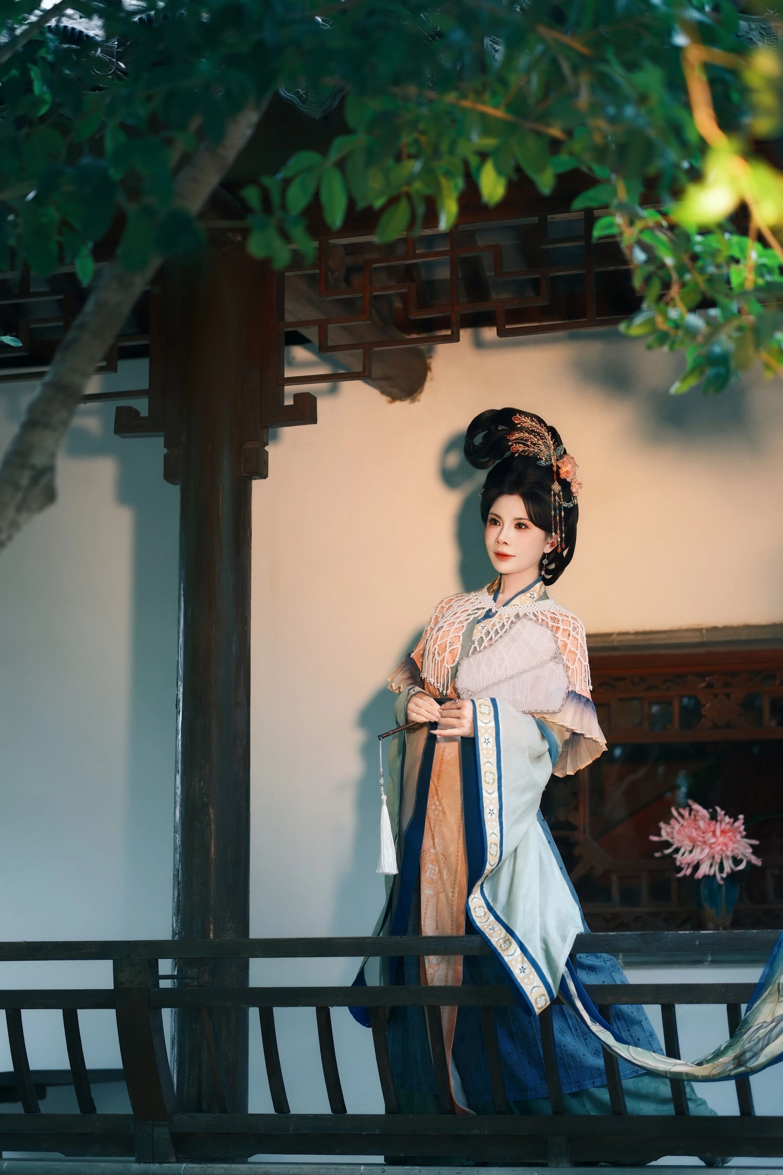 姑苏藏宋韵:宋制汉服漫步园林,衣袂拂过千年丹青