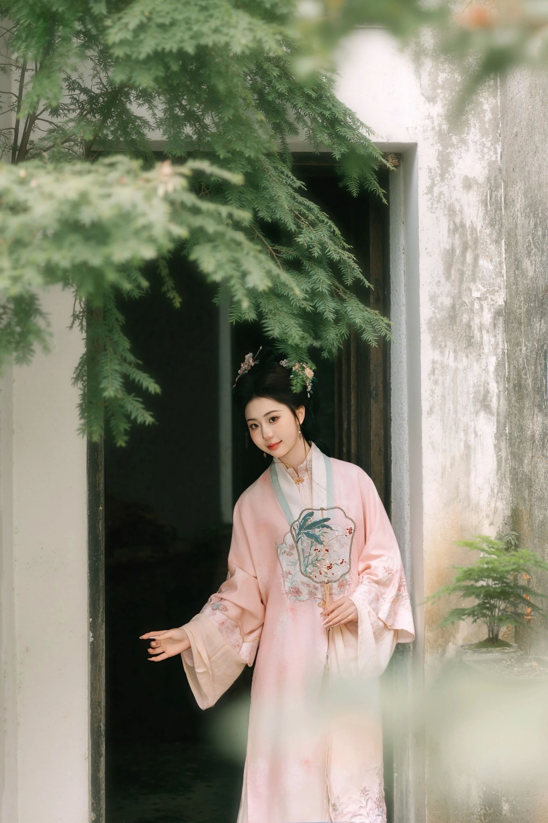 巧笑倩兮美目盼:汉服仕女入画图,眉目里的诗经风雅