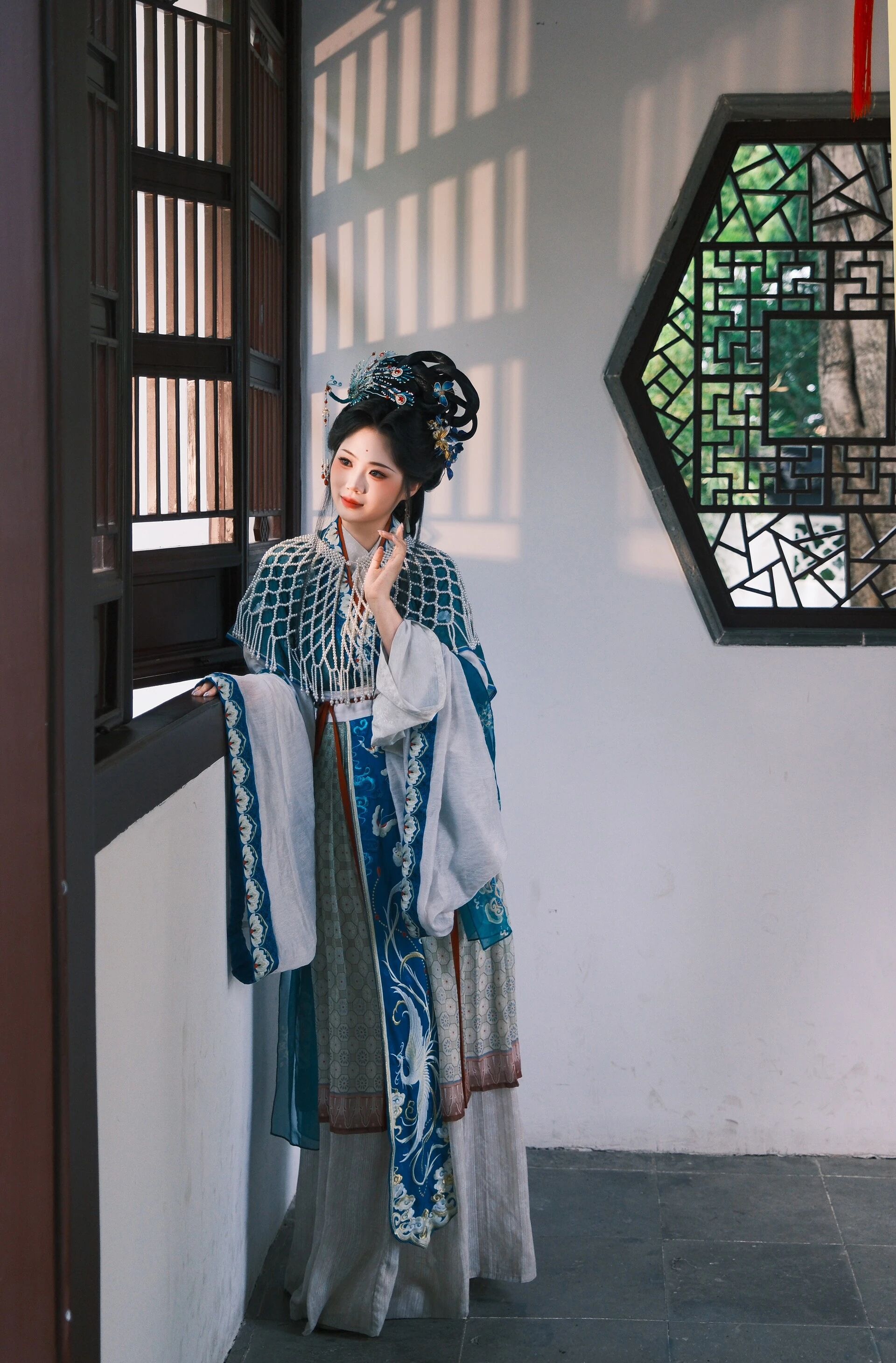 【汉服写真】宋韵神仙复原约拍:感我此言良久立,衣袂如见旧时人