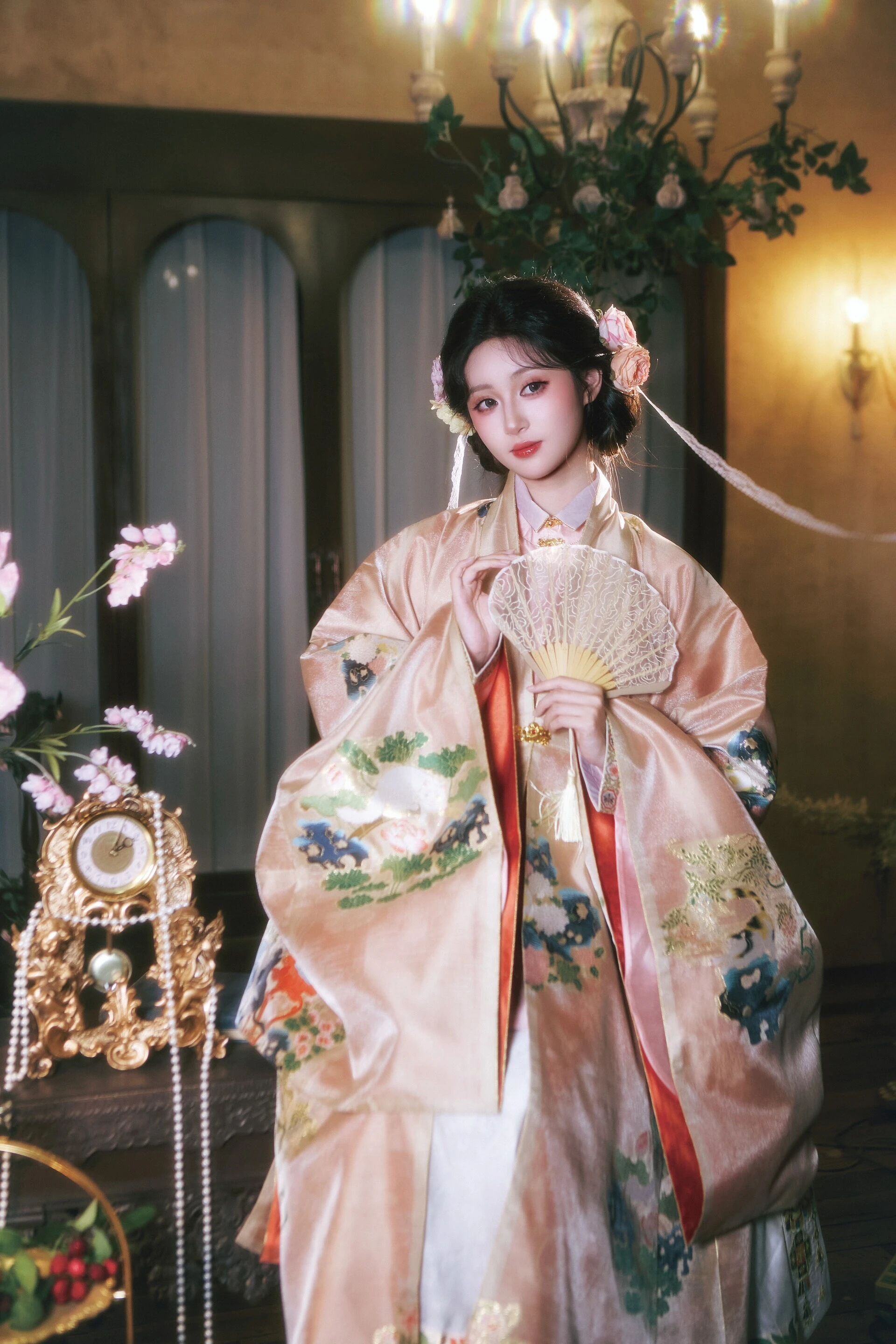 【汉服写真】明华堂汉洋折中花狸 撷一袭春日华裳