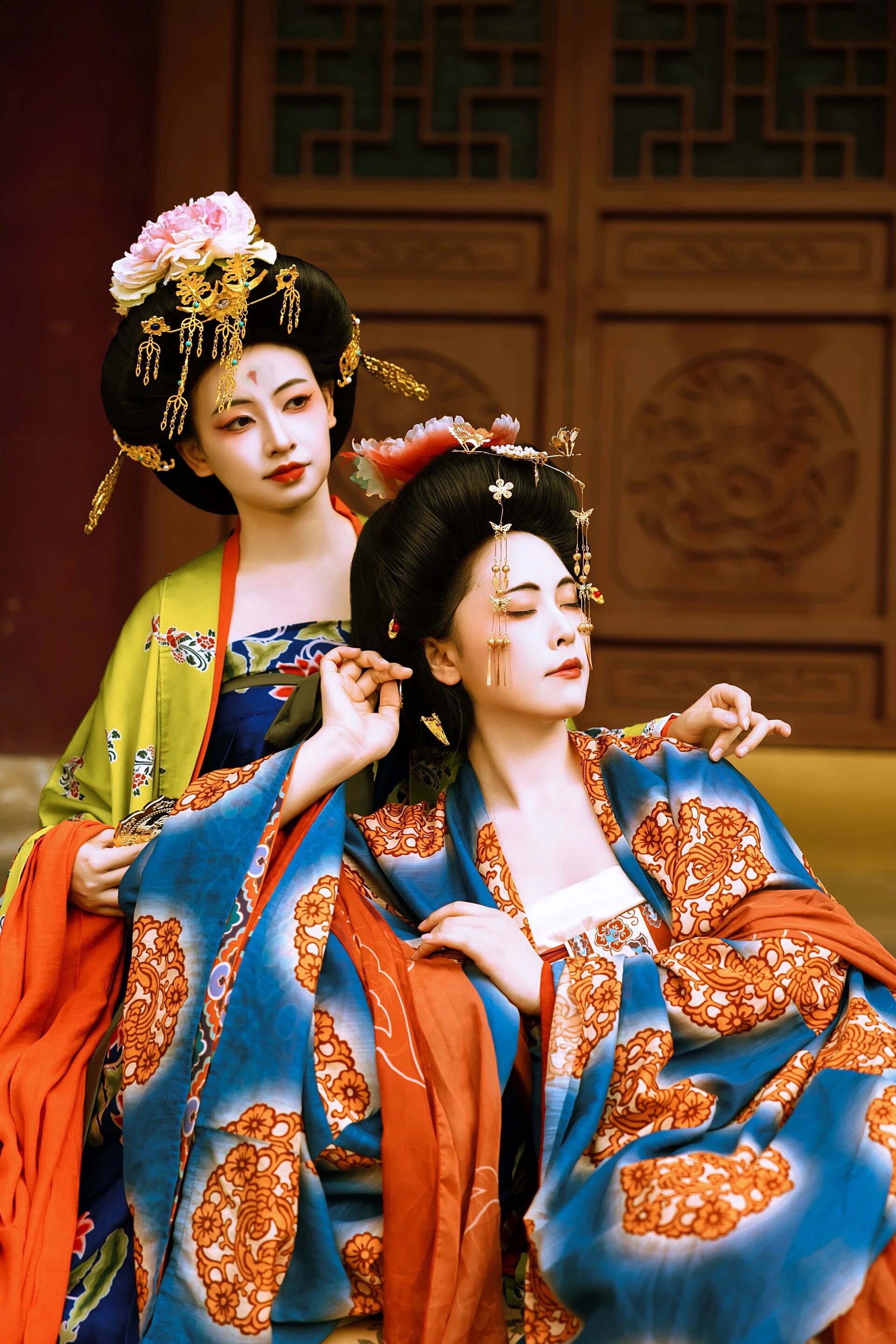【汉服写真】大唐双姝:并立春风里,一袭齐整唐妆共此华年