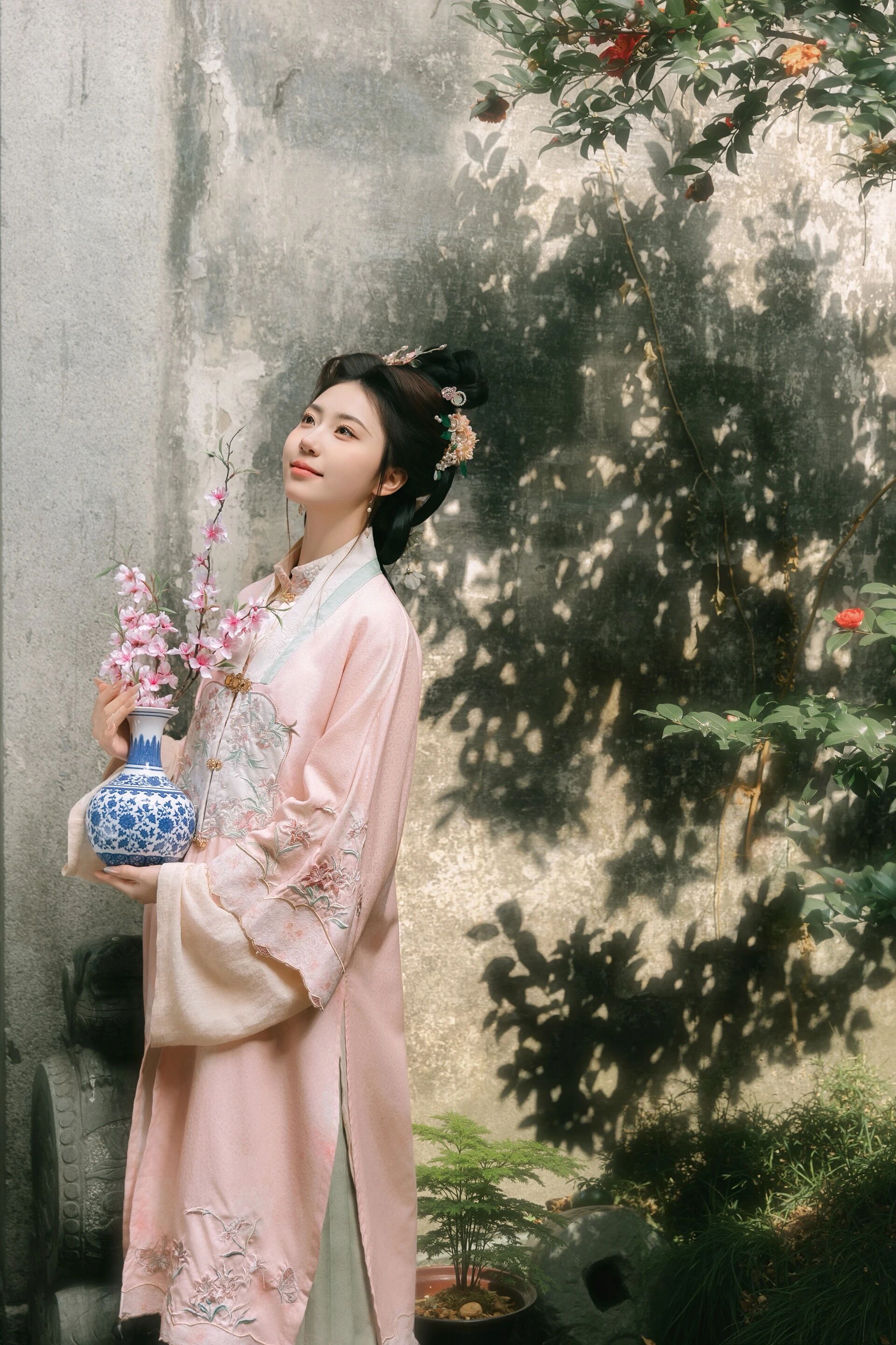 巧笑倩兮美目盼:汉服仕女入画图,眉目里的诗经风雅