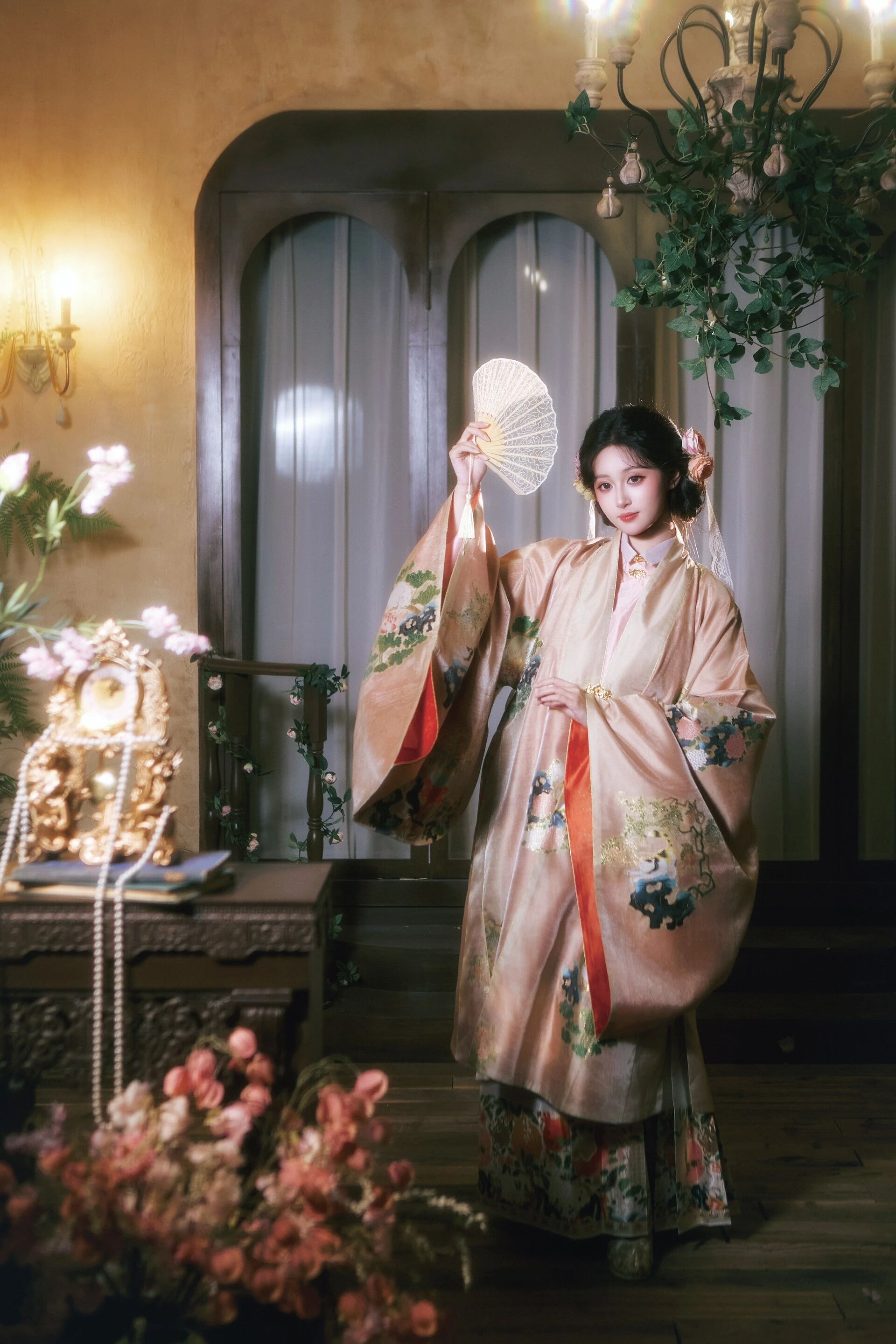 【汉服写真】明华堂汉洋折中花狸 撷一袭春日华裳