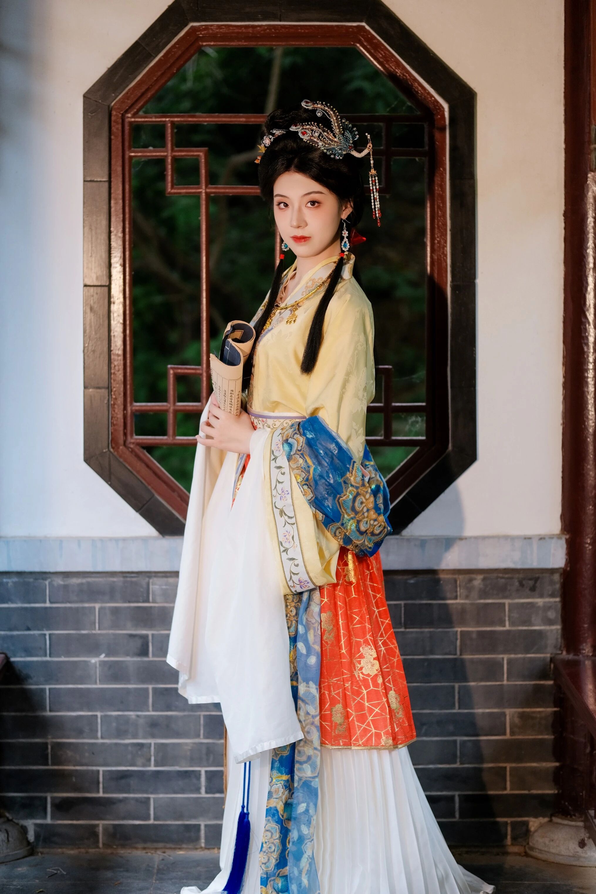 【汉服写真】梦回红楼:小姐裙裾翩跹,宛如绢中仙娥