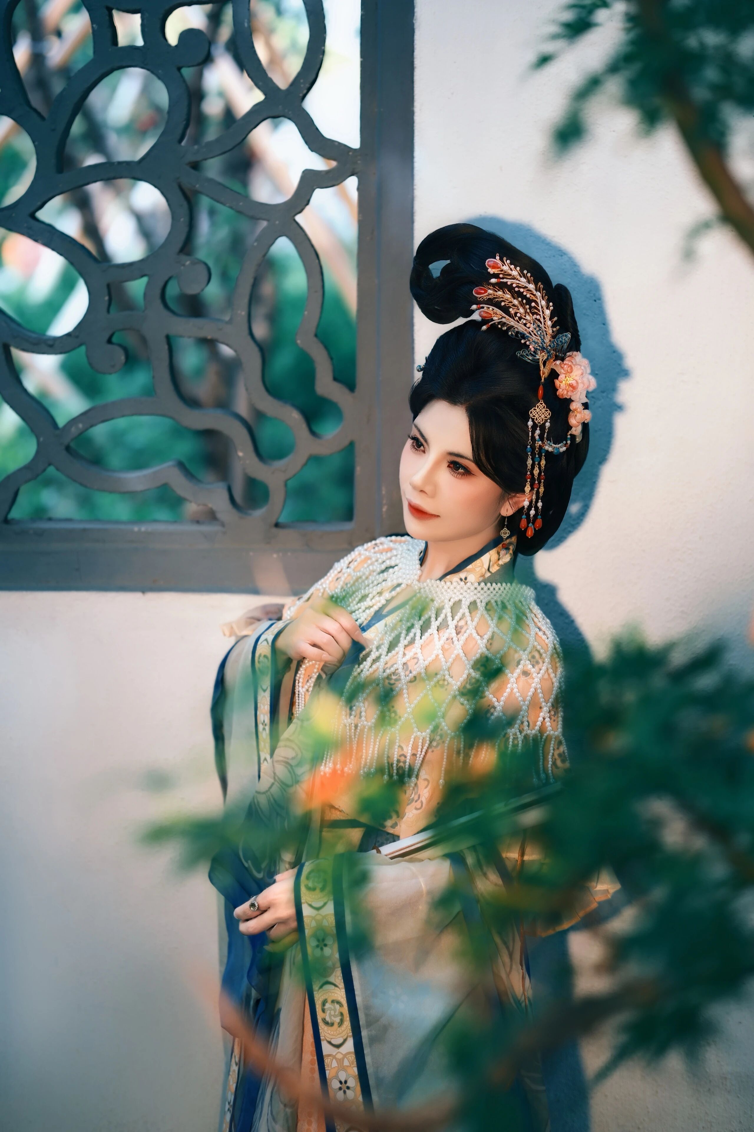 姑苏藏宋韵:宋制汉服漫步园林,衣袂拂过千年丹青
