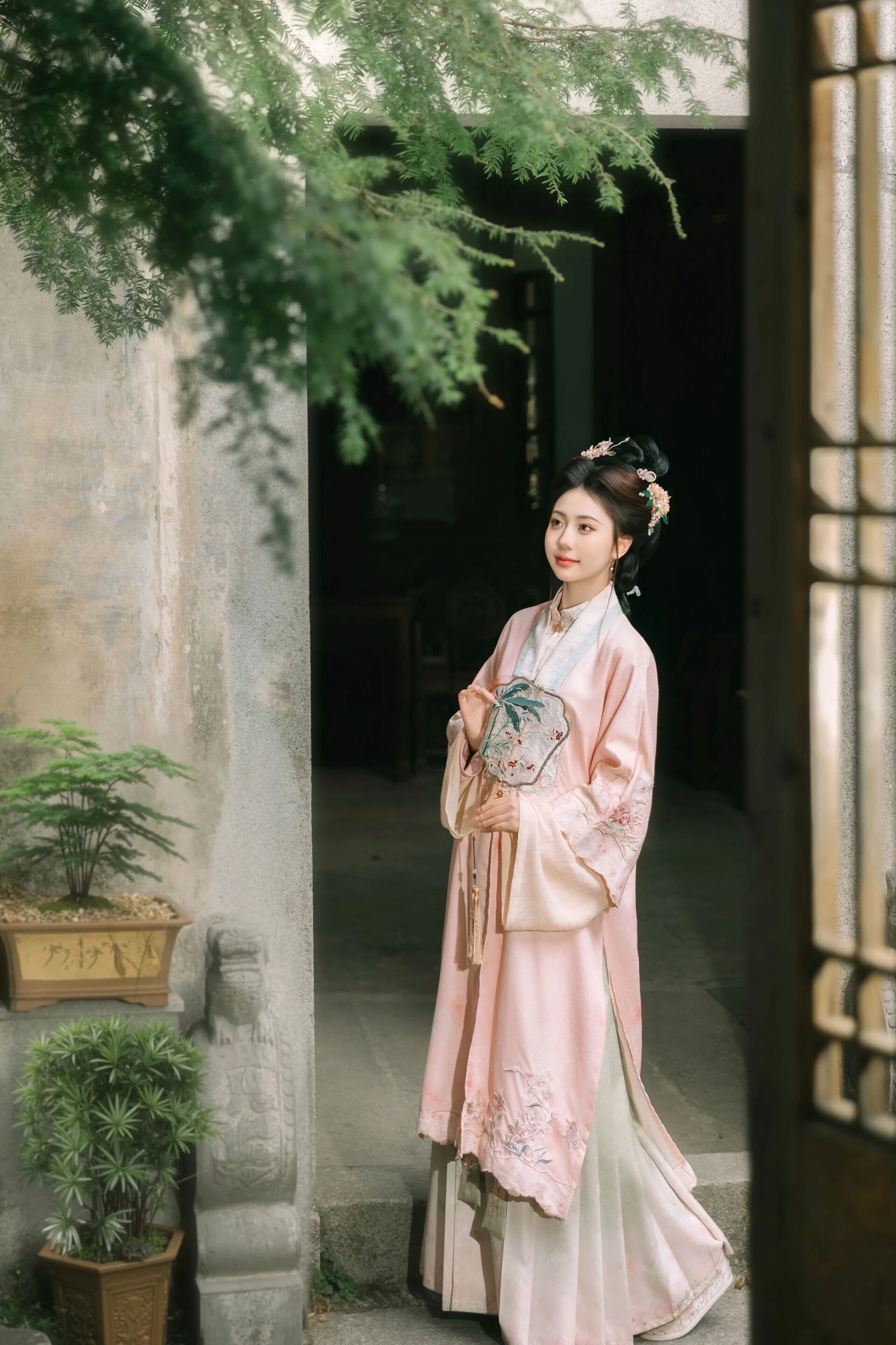 巧笑倩兮美目盼:汉服仕女入画图,眉目里的诗经风雅