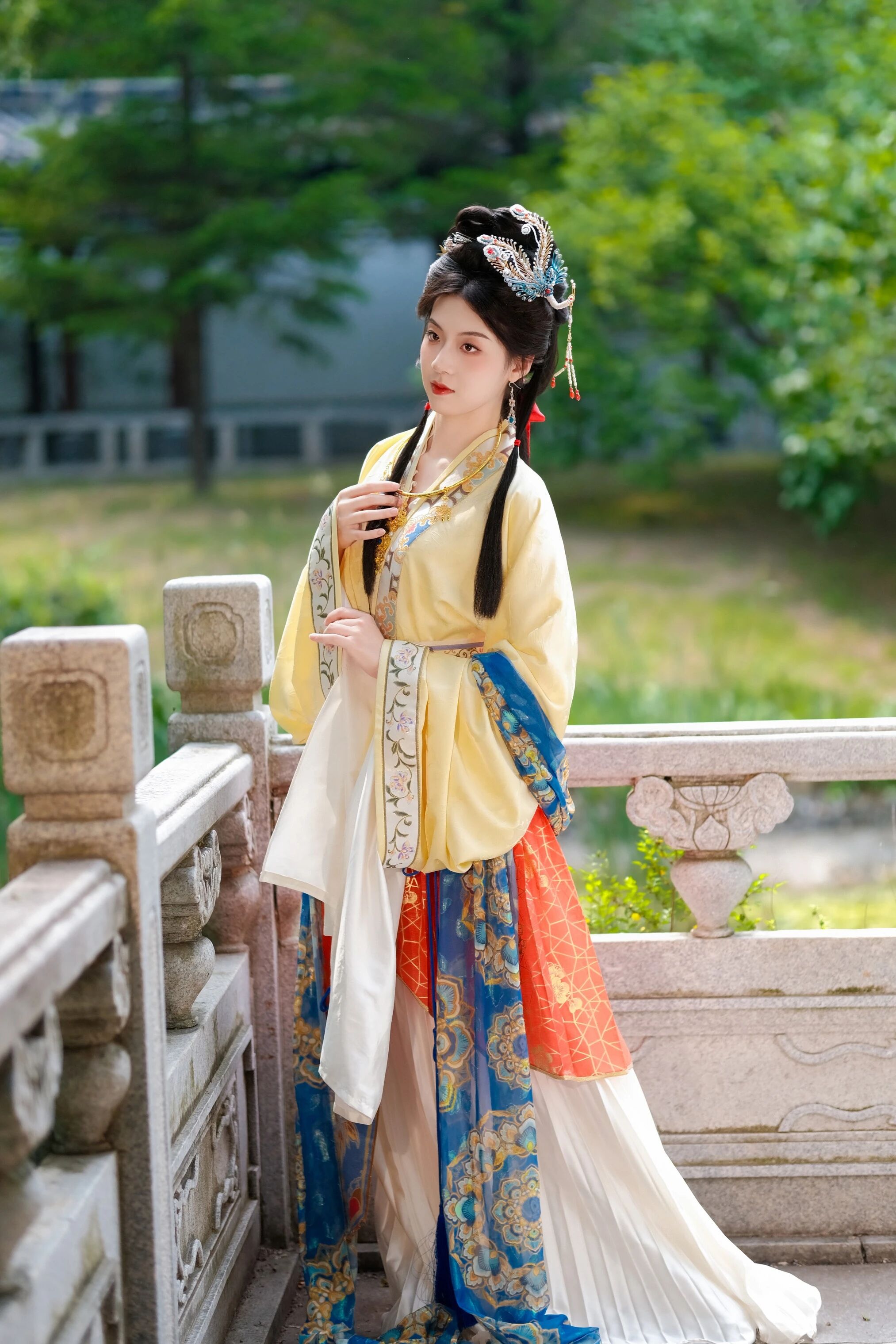 【汉服写真】梦回红楼:小姐裙裾翩跹,宛如绢中仙娥