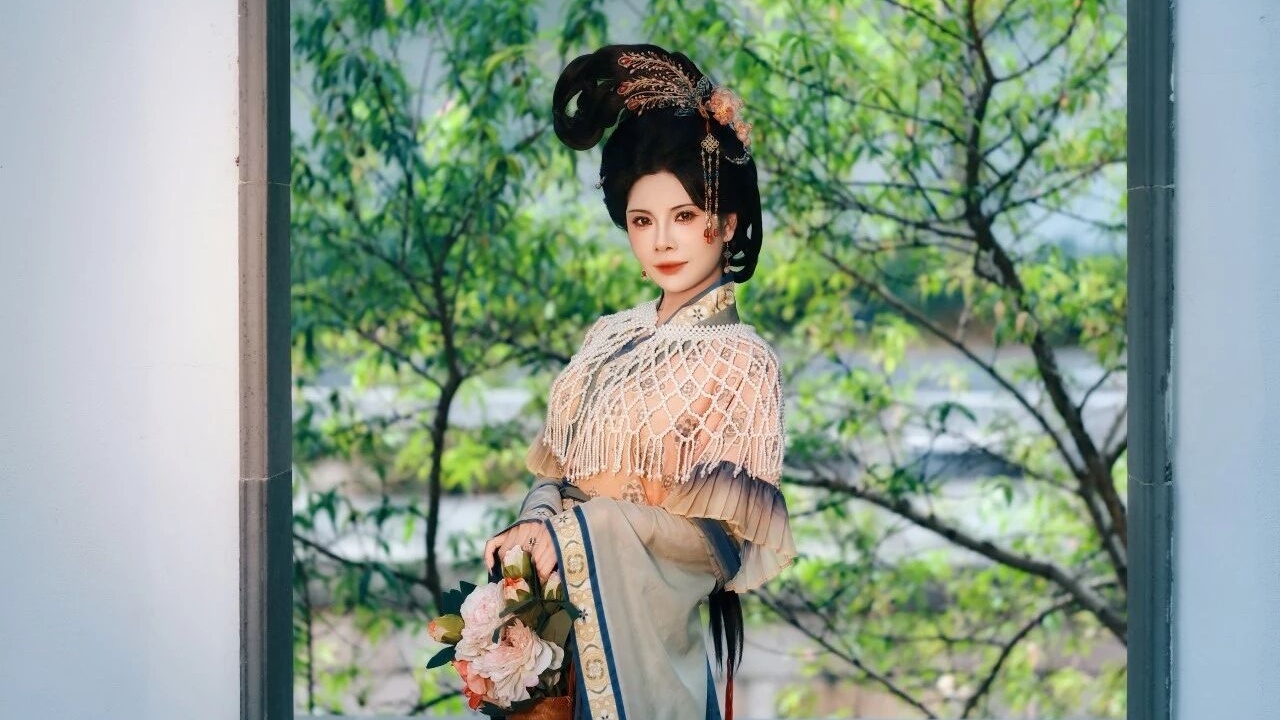 姑苏藏宋韵：宋制汉服漫步园林，衣袂拂过千年丹青
