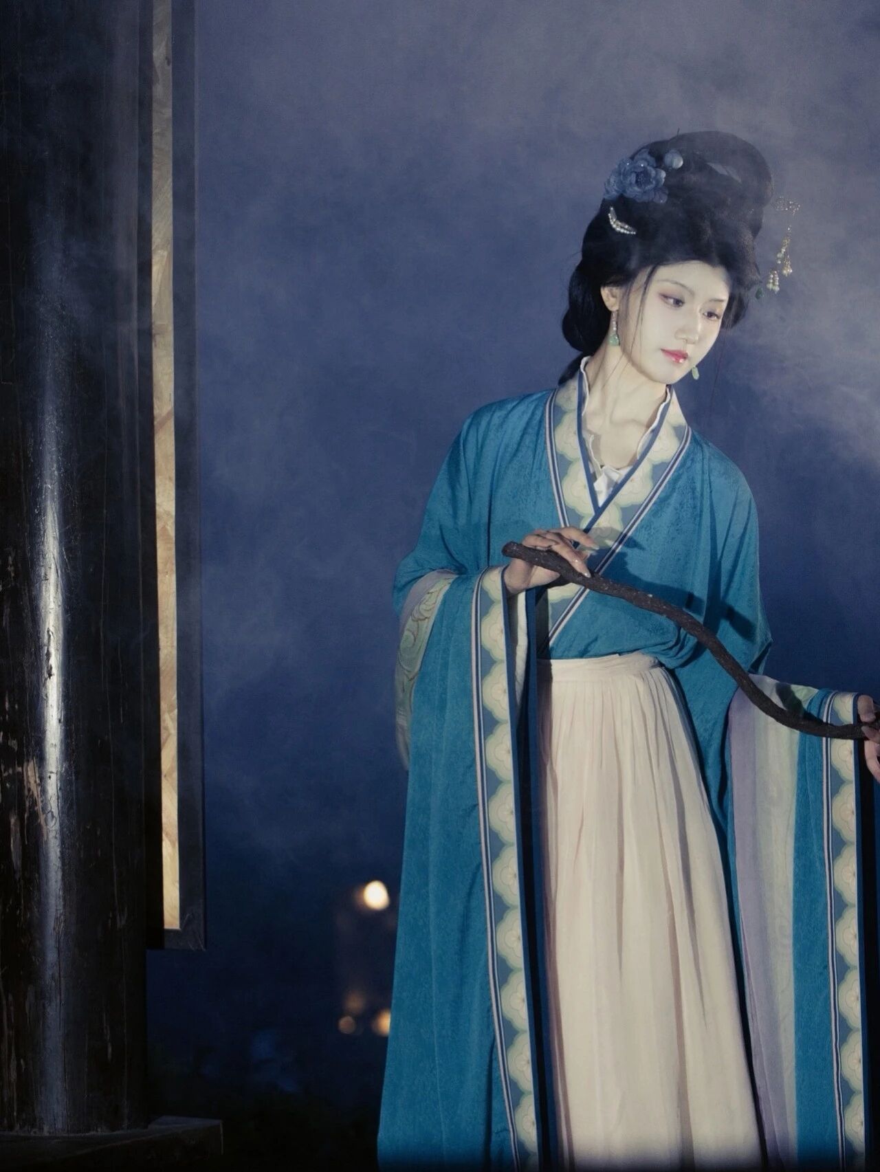 【汉服写真】宋仕女待月西厢 不寐清宵倚汉衣