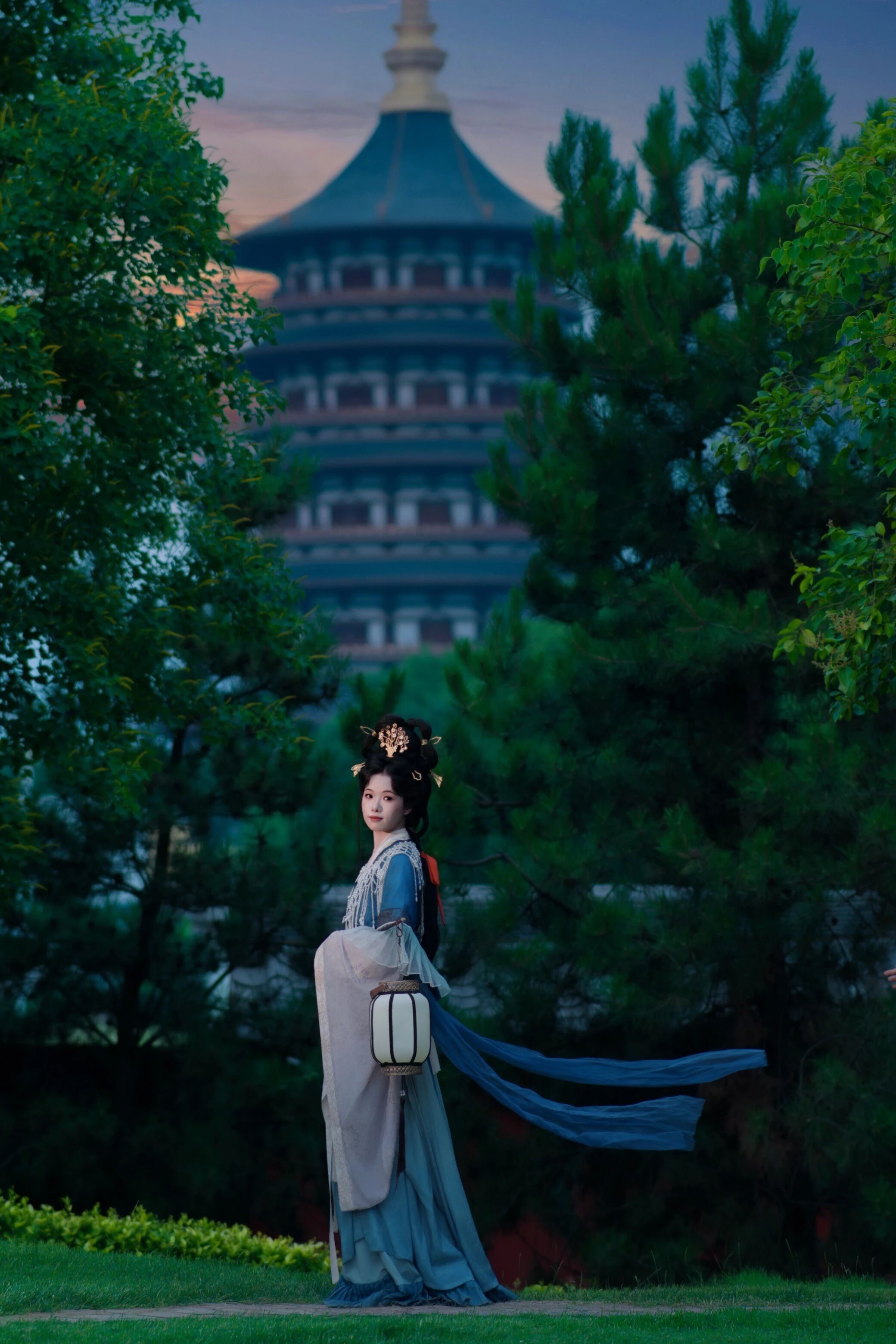 【汉服写真】她从画中走来:衣袂染古意,一顾一盼皆成诗