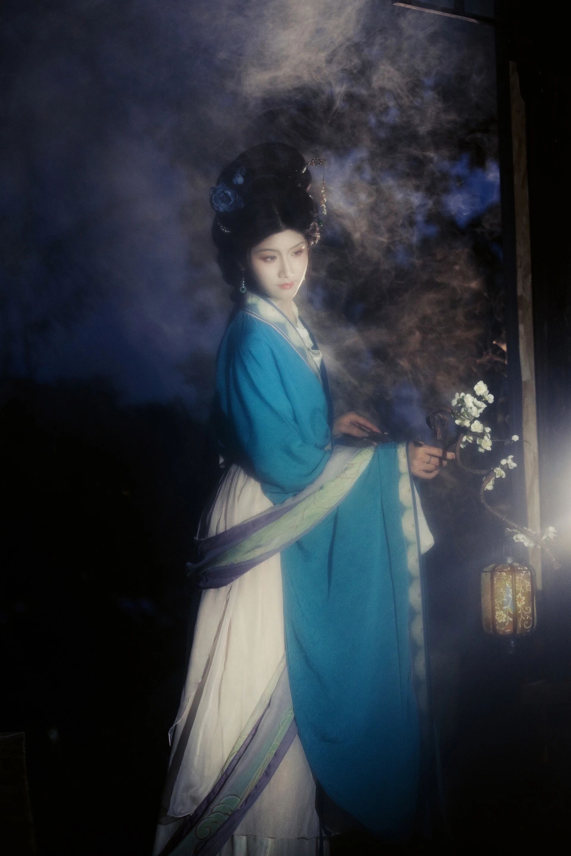【汉服写真】宋仕女待月西厢 不寐清宵倚汉衣