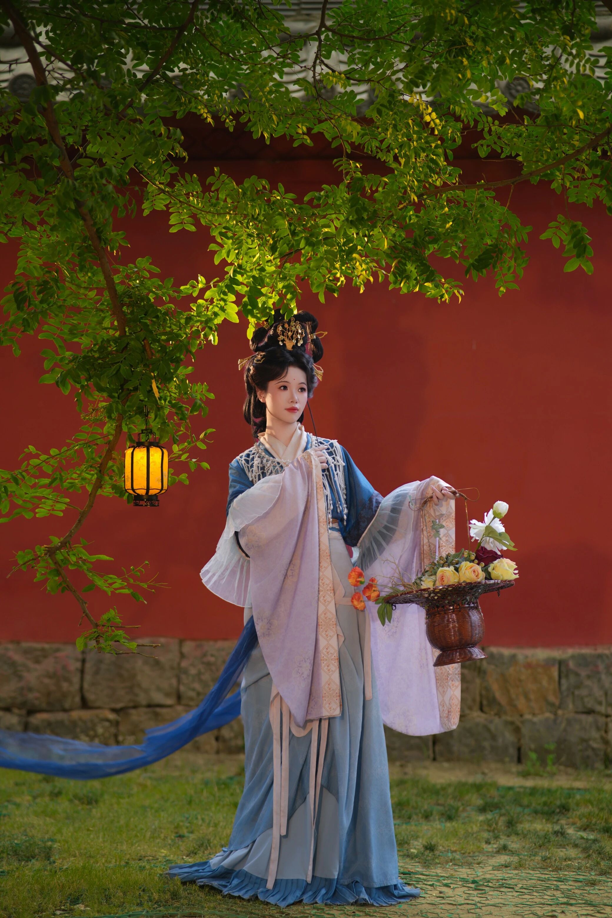【汉服写真】她从画中走来:衣袂染古意,一顾一盼皆成诗