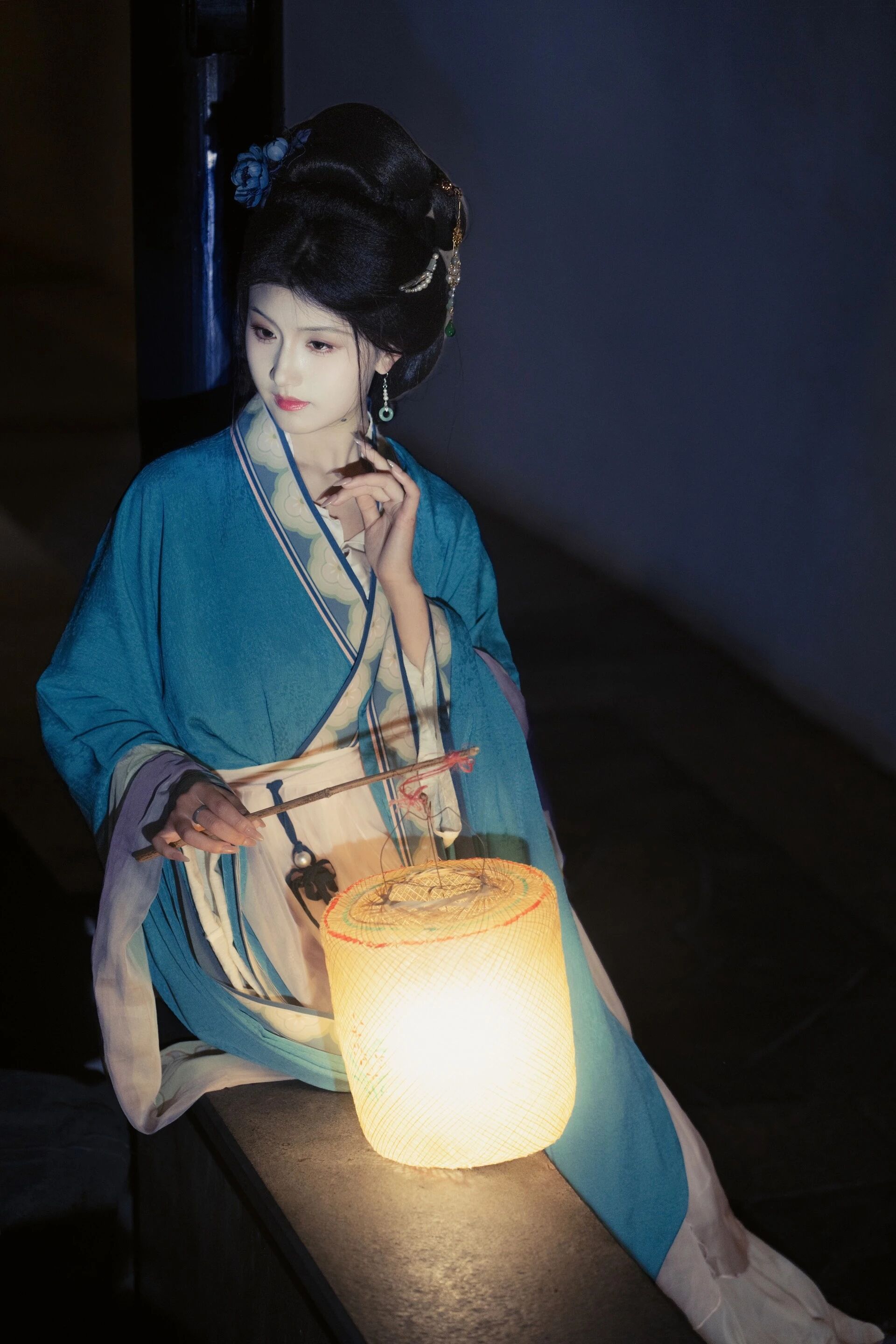 【汉服写真】宋仕女待月西厢 不寐清宵倚汉衣
