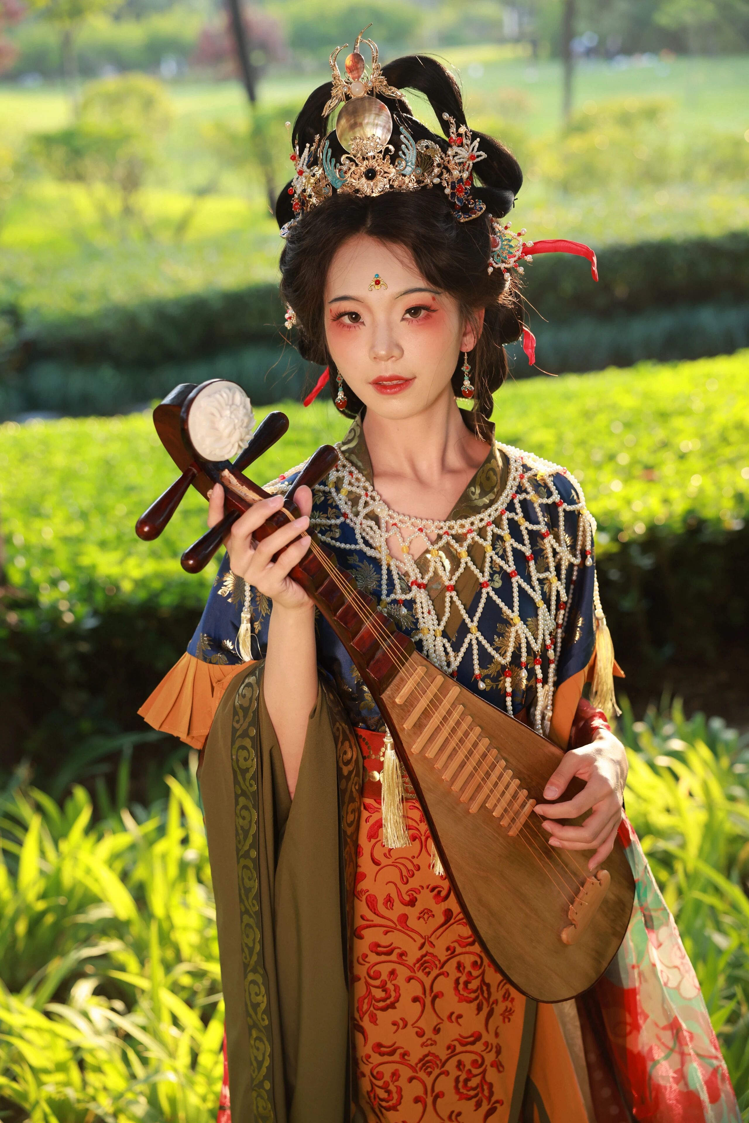 【汉服写真】百转不回:一袭罗衣千回折,终是人间自在身
