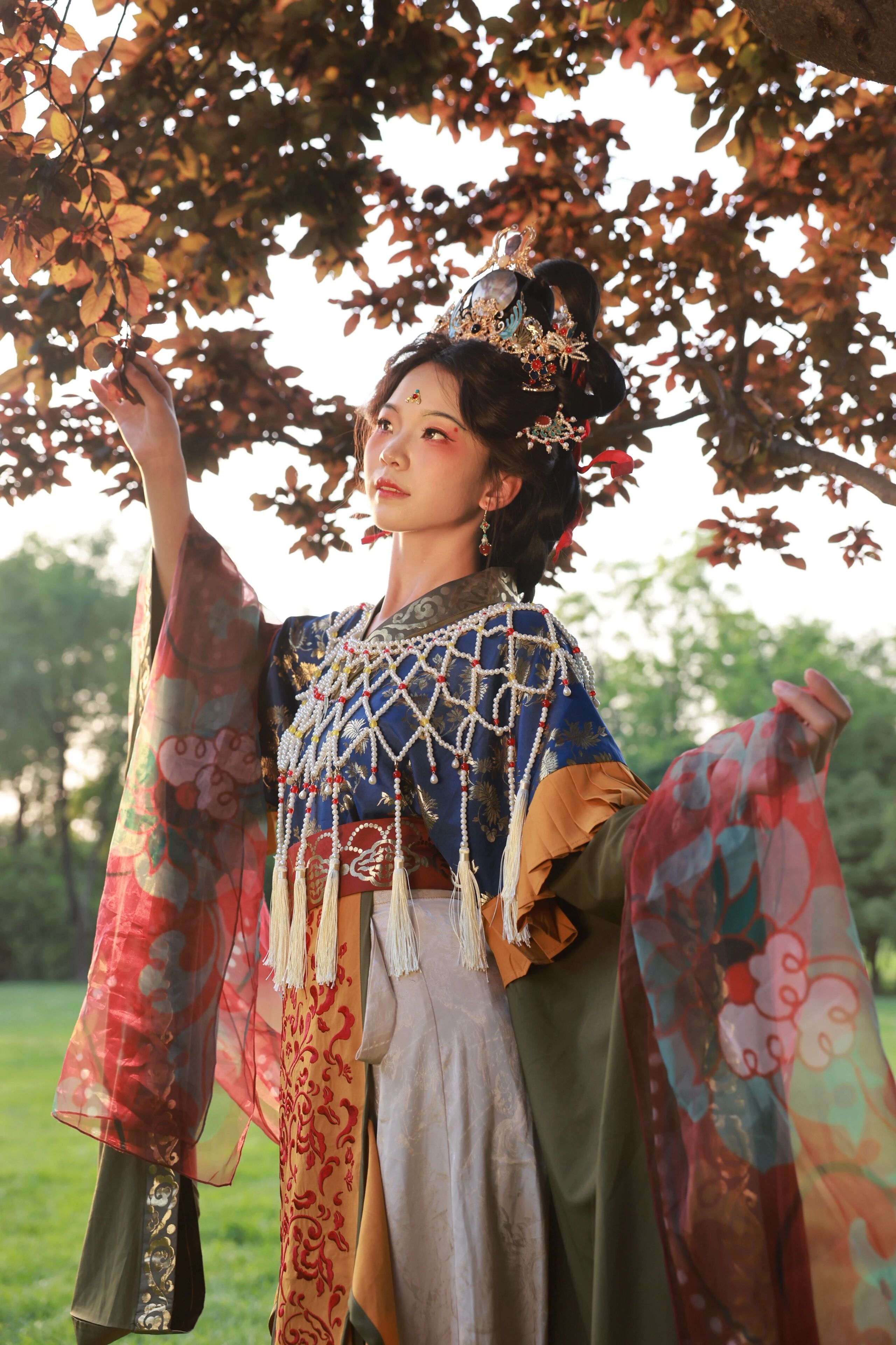 【汉服写真】百转不回:一袭罗衣千回折,终是人间自在身