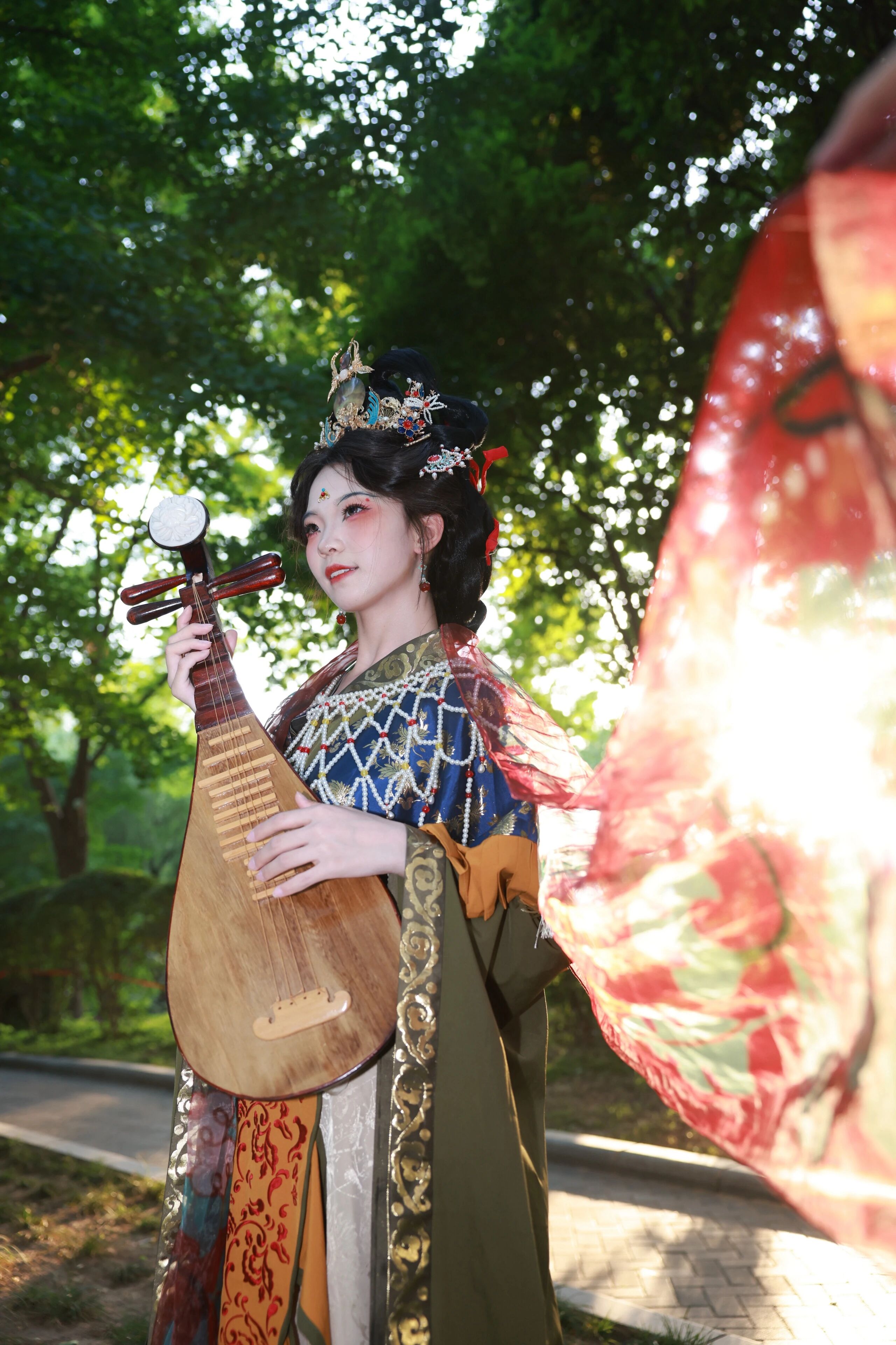 【汉服写真】百转不回:一袭罗衣千回折,终是人间自在身