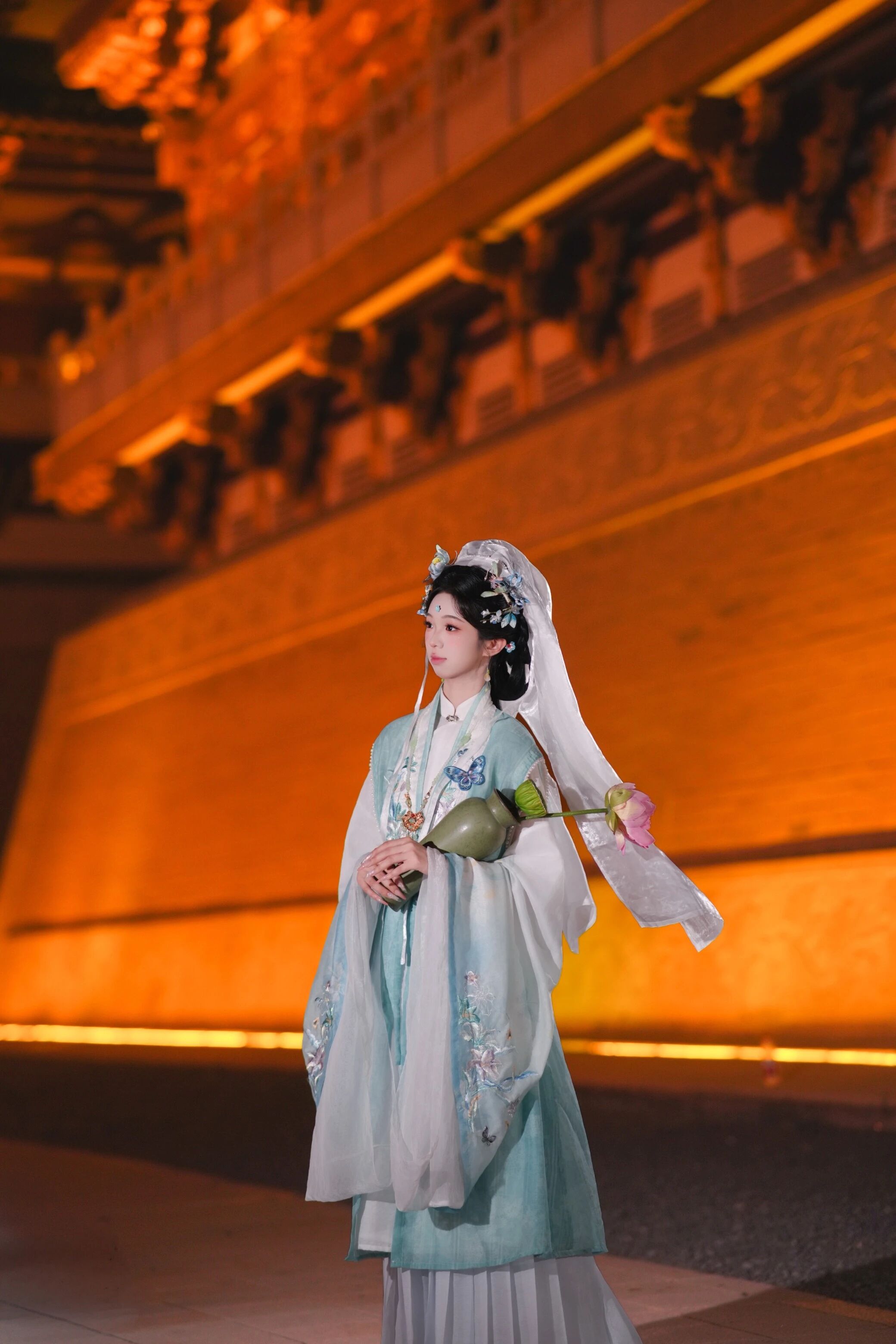 【汉服写真】妙玉临风:素玉垂纱,一袭缟素写尽孤洁