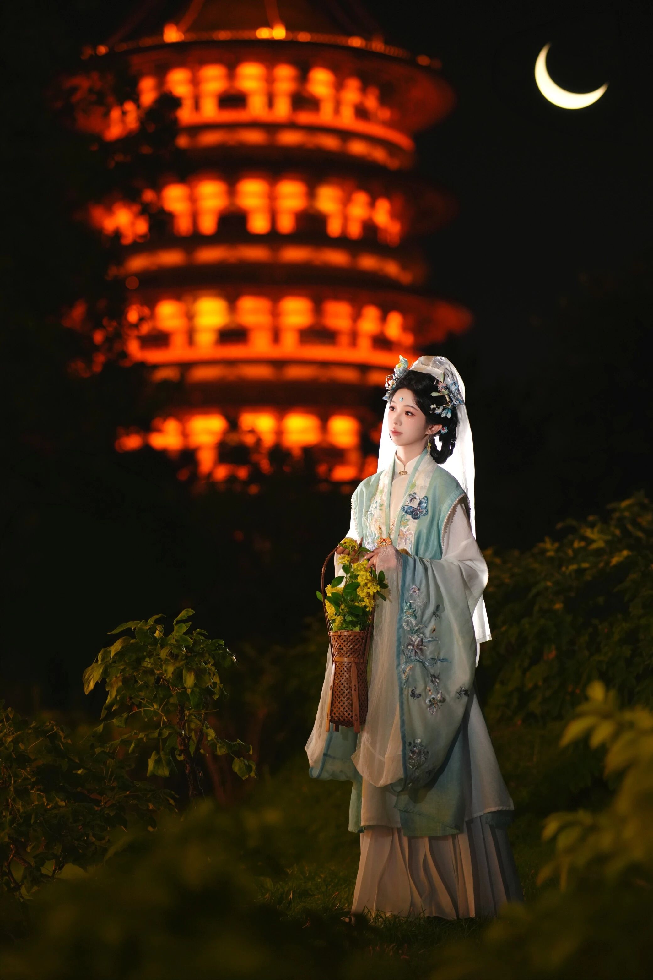 【汉服写真】妙玉临风:素玉垂纱,一袭缟素写尽孤洁