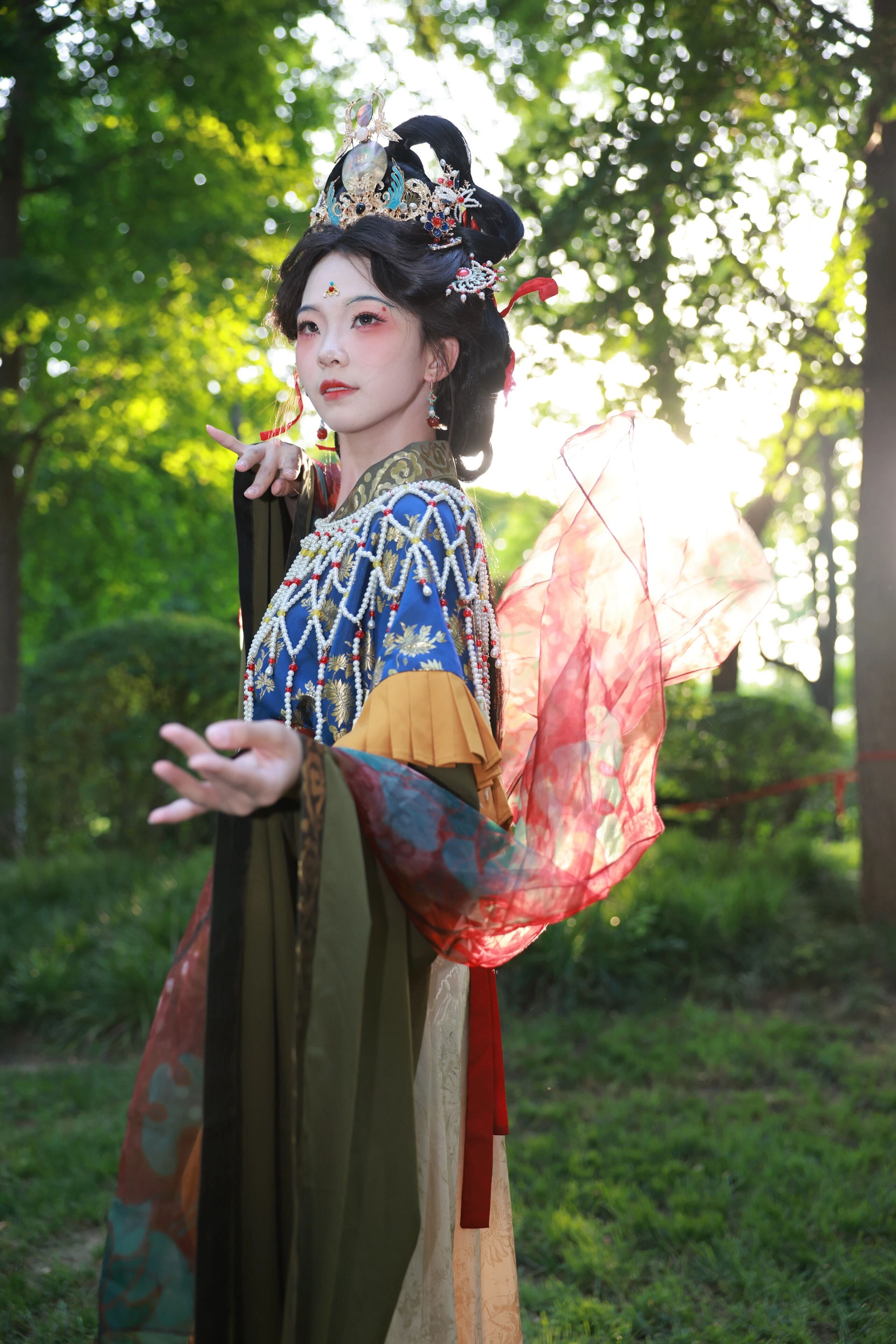 【汉服写真】百转不回:一袭罗衣千回折,终是人间自在身